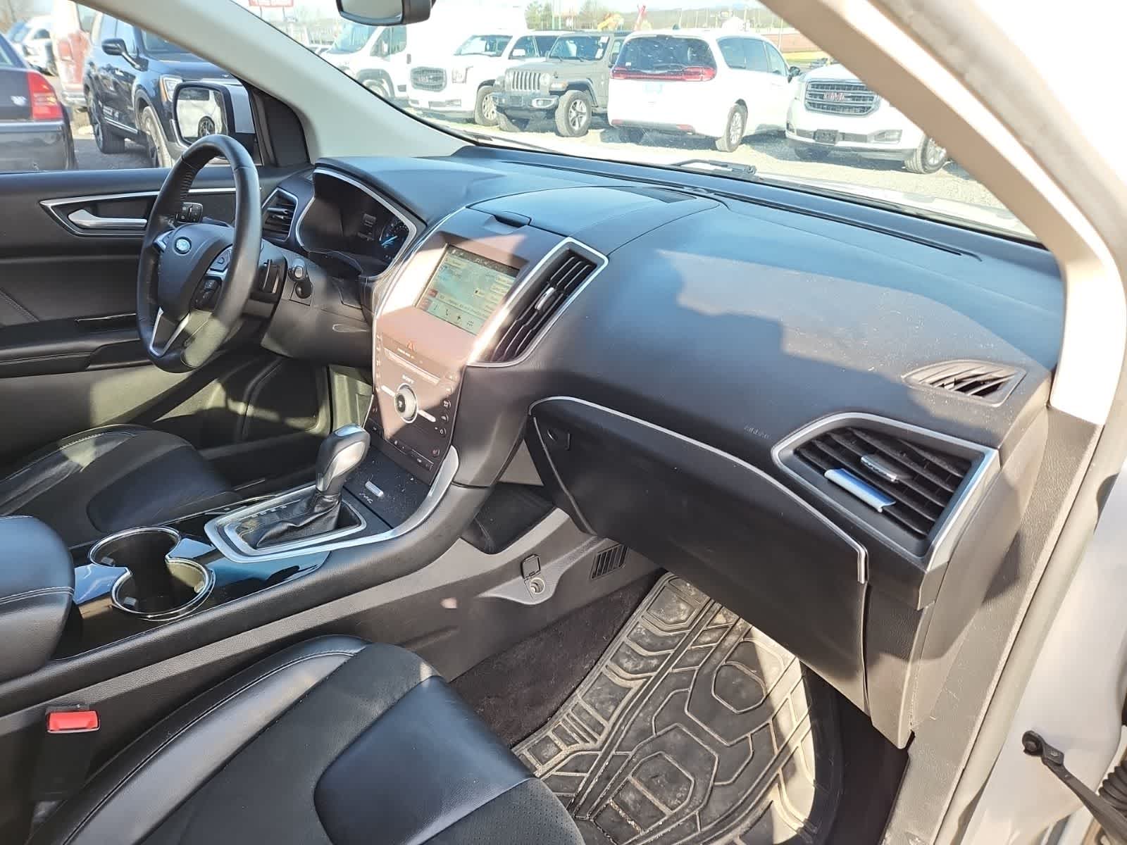 Thumbnail: 2016 Ford Edge - 17