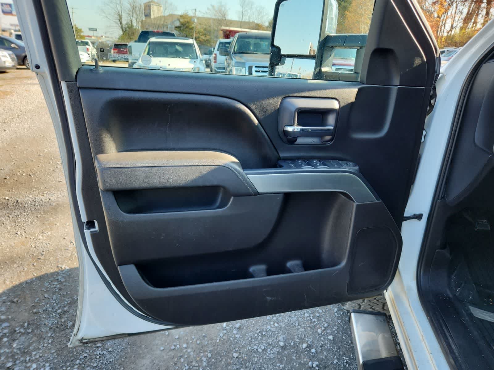 Thumbnail: 2017 Chevrolet Silverado 2500 - 16