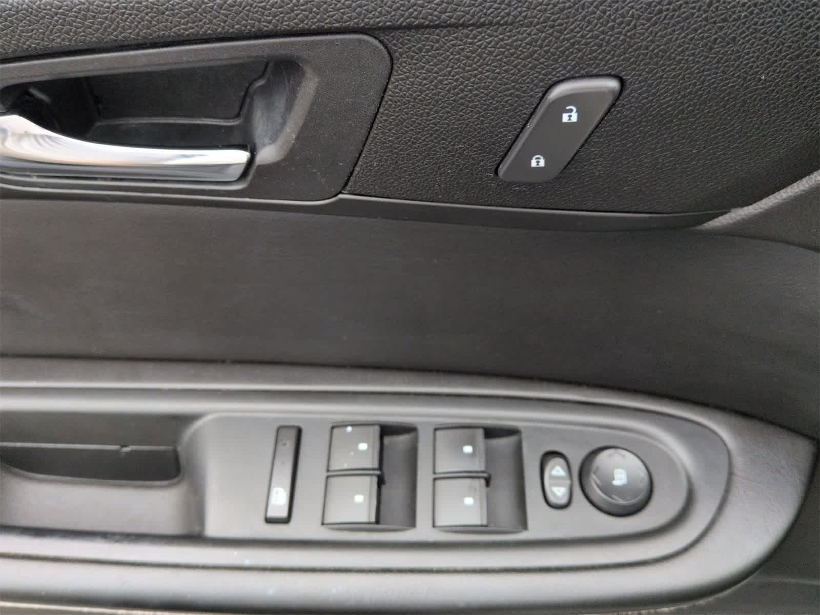 Thumbnail: 2013 GMC Acadia - 16