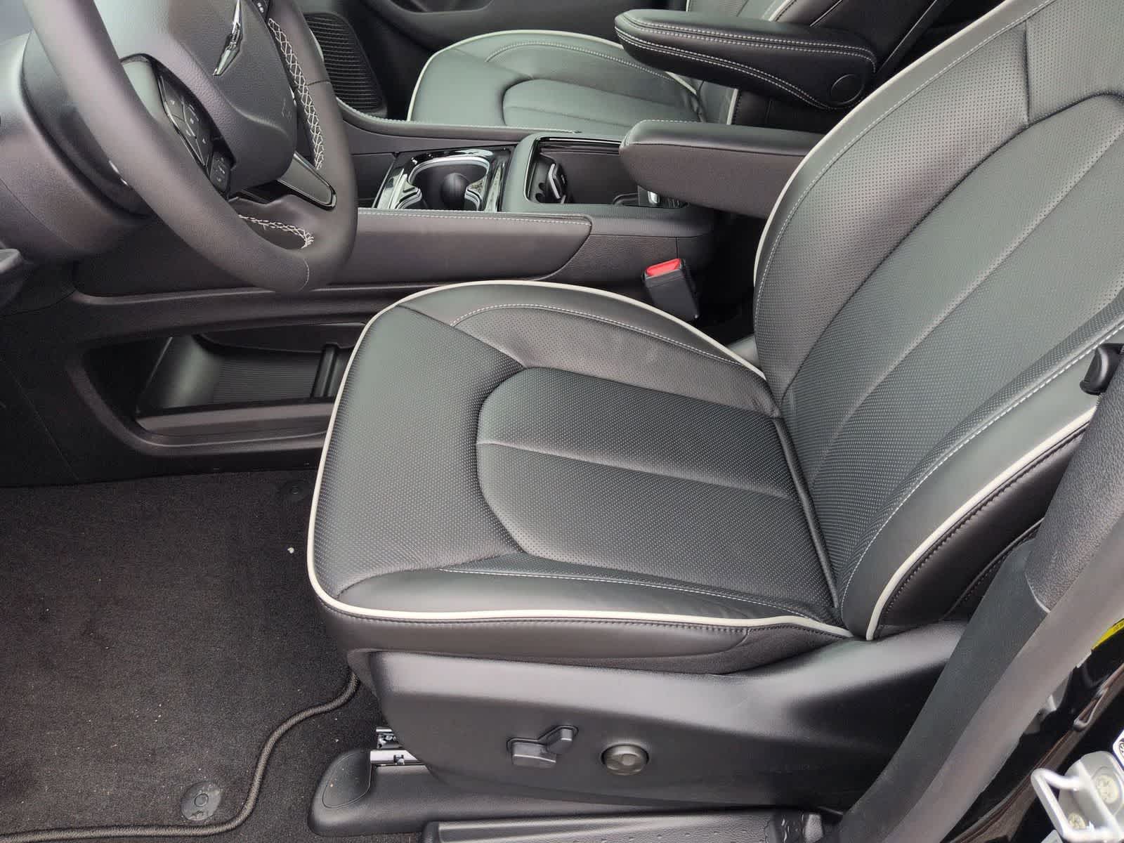 Thumbnail: 2026 Chrysler Pacifica - 11