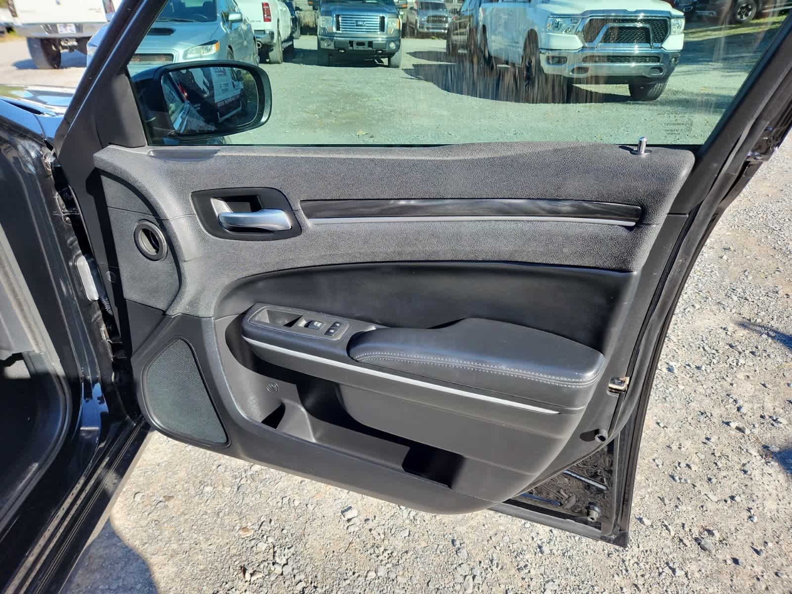 Thumbnail: 2019 Chrysler 300 - 22
