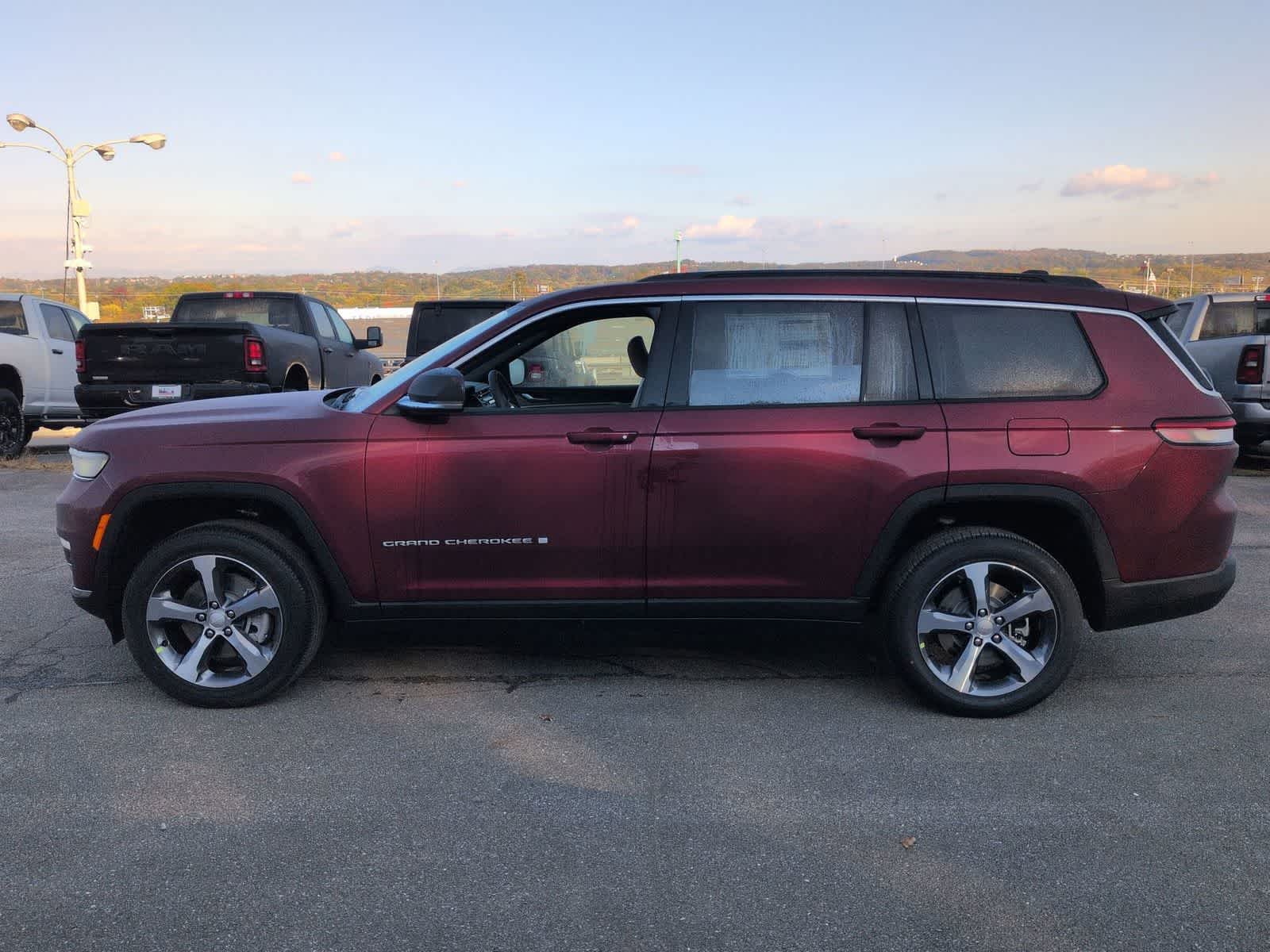 Thumbnail: 2025 Jeep Grand Cherokee L - 5