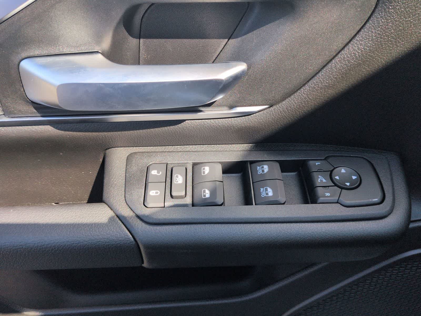 Thumbnail: 2026 RAM 1500 - 17