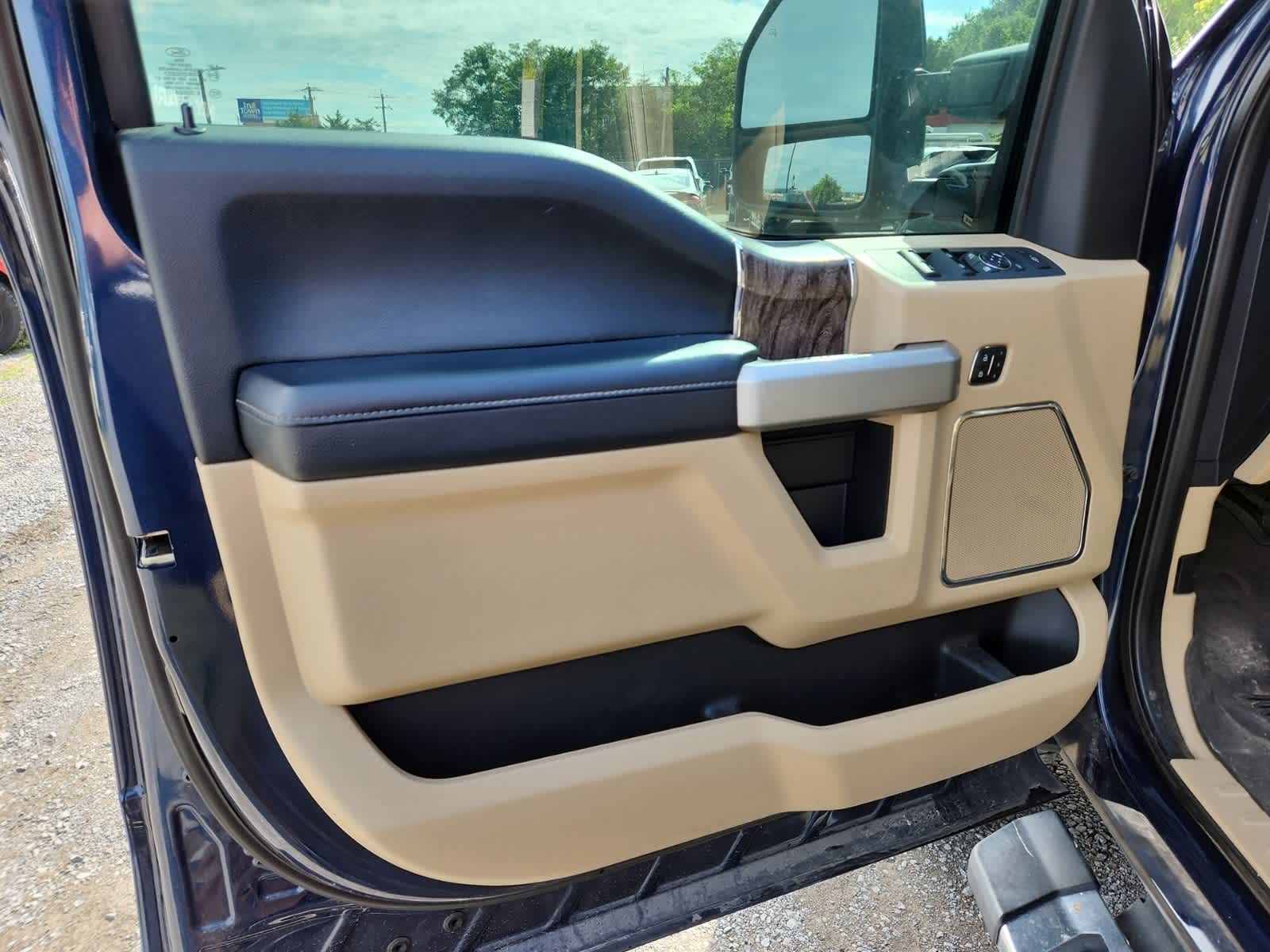 Thumbnail: 2019 Ford Econoline - 16