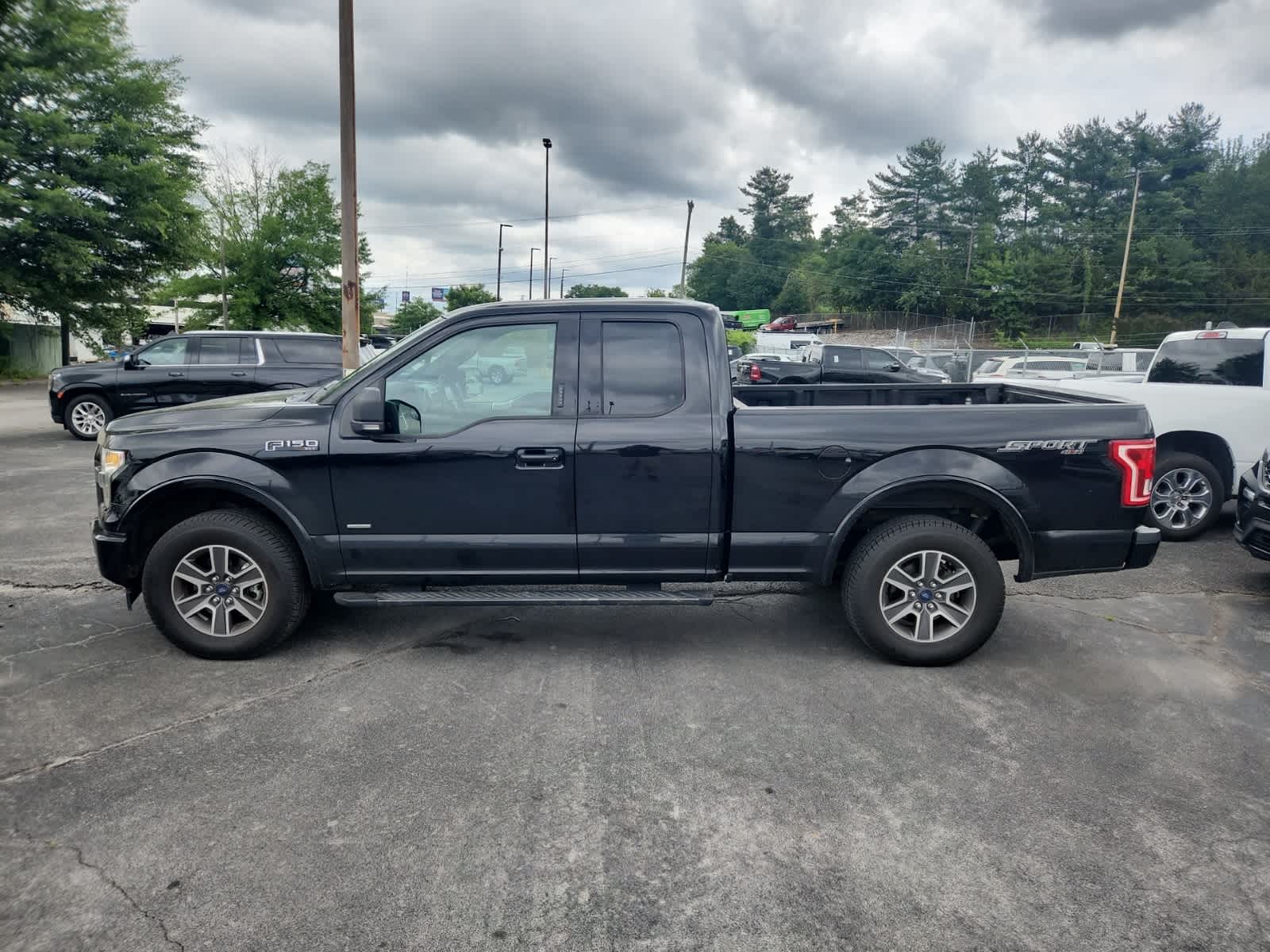 2017 Ford F-150 XLT 2