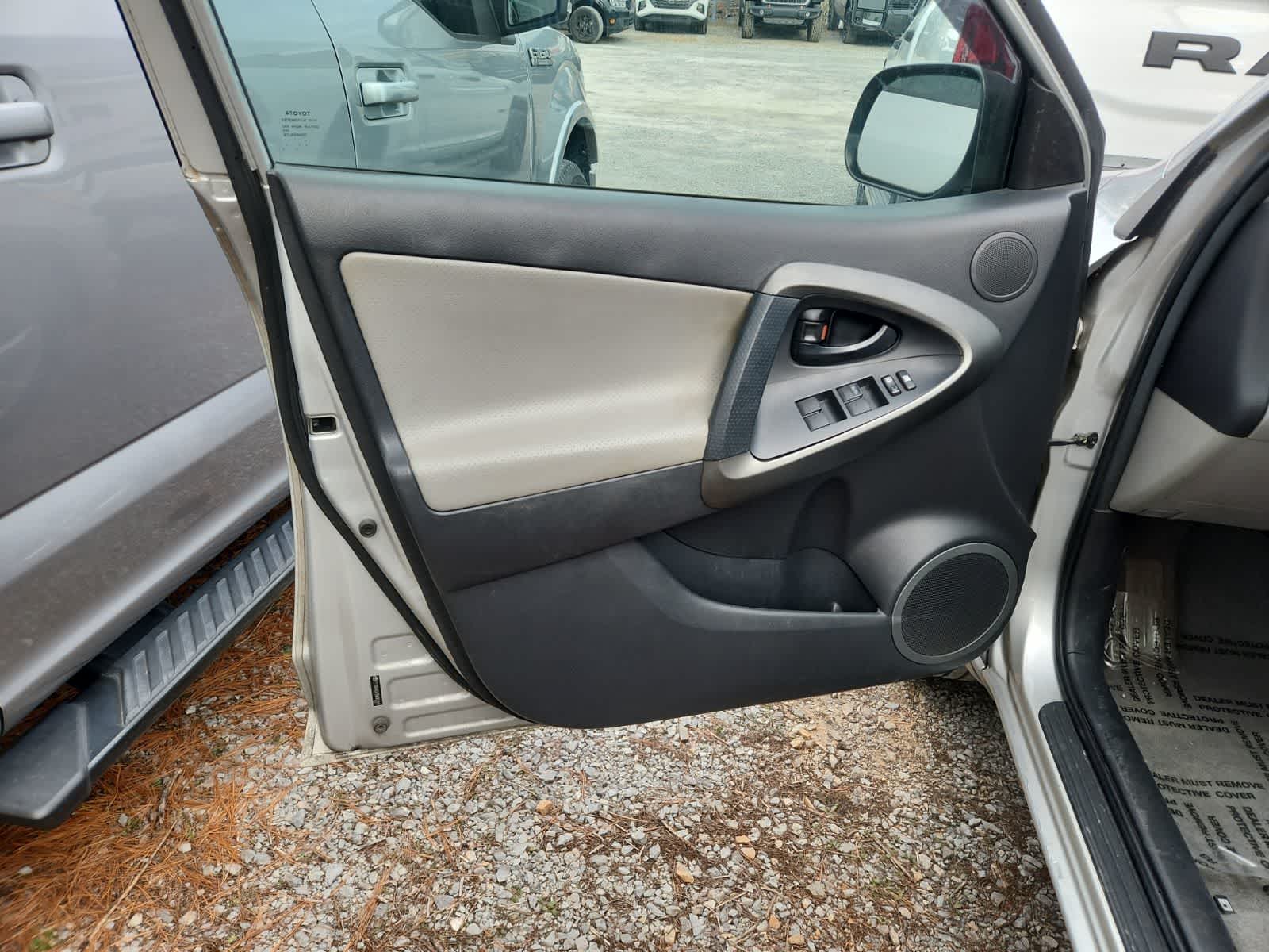 Thumbnail: 2011 Toyota RAV4 - 12