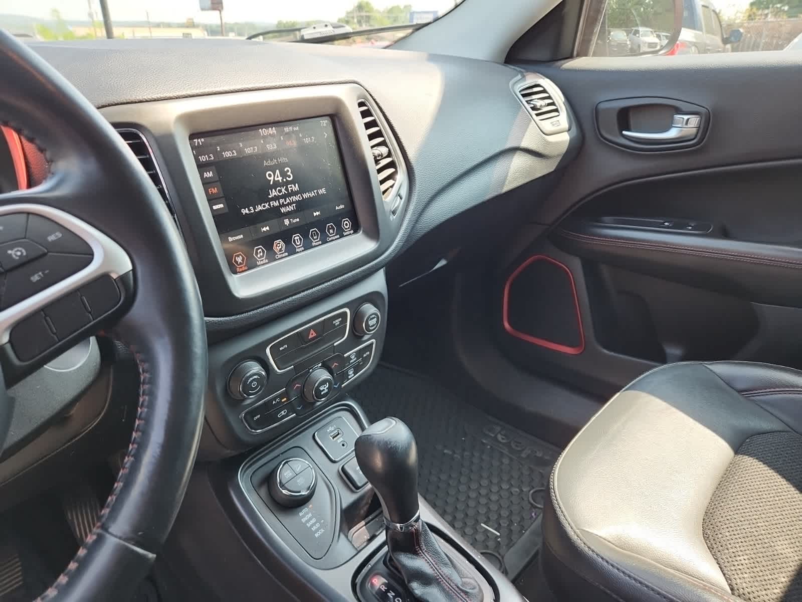 Thumbnail: 2020 Jeep Compass - 10