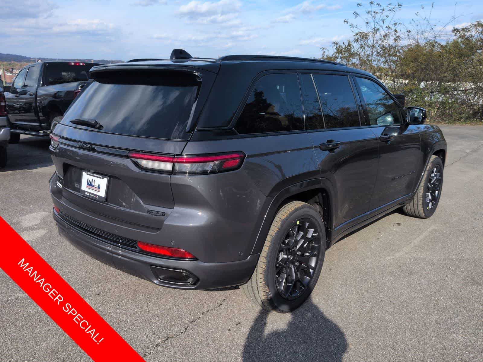 Thumbnail: 2025 Jeep Grand Cherokee - 8