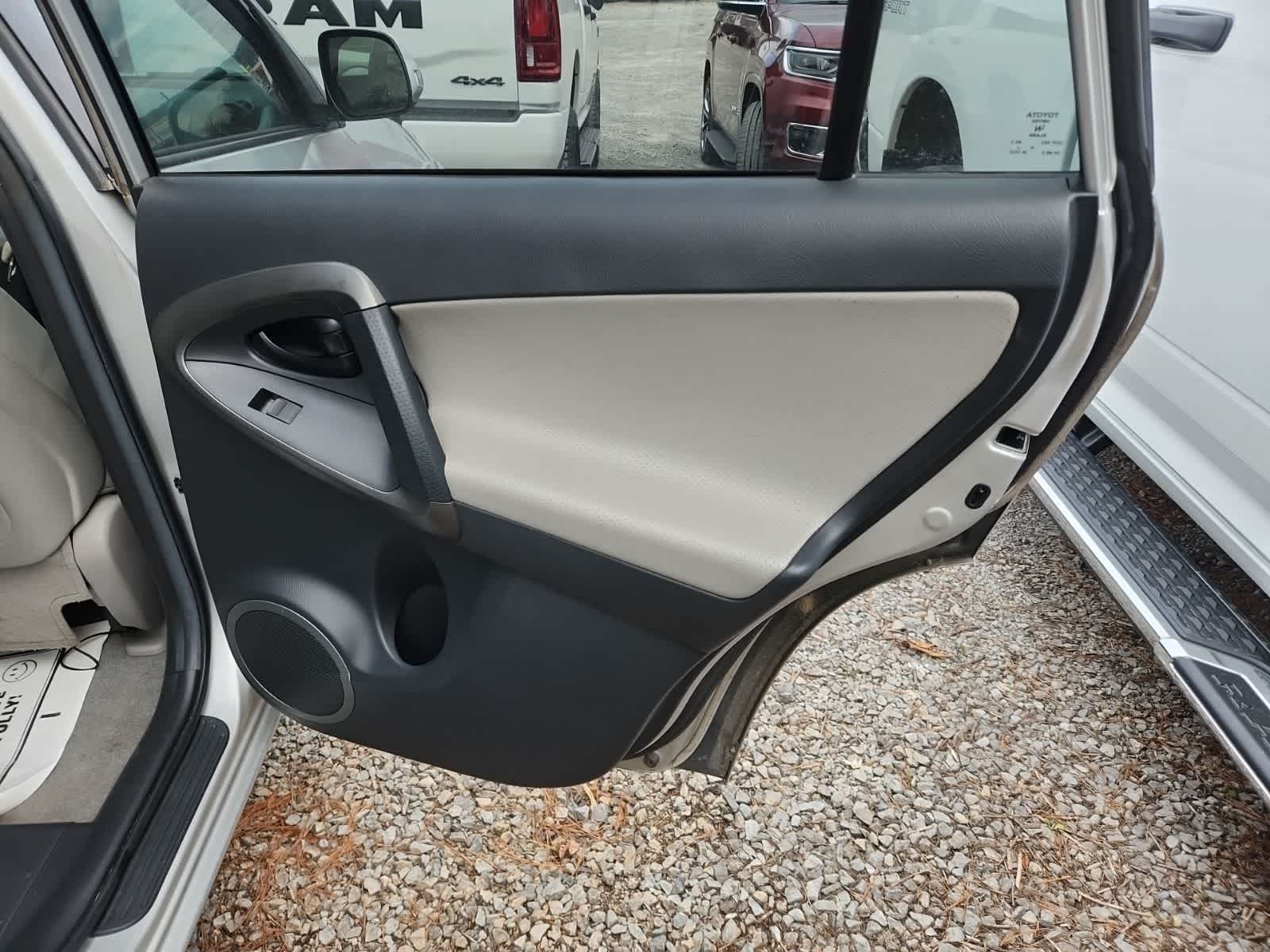 Thumbnail: 2011 Toyota RAV4 - 20