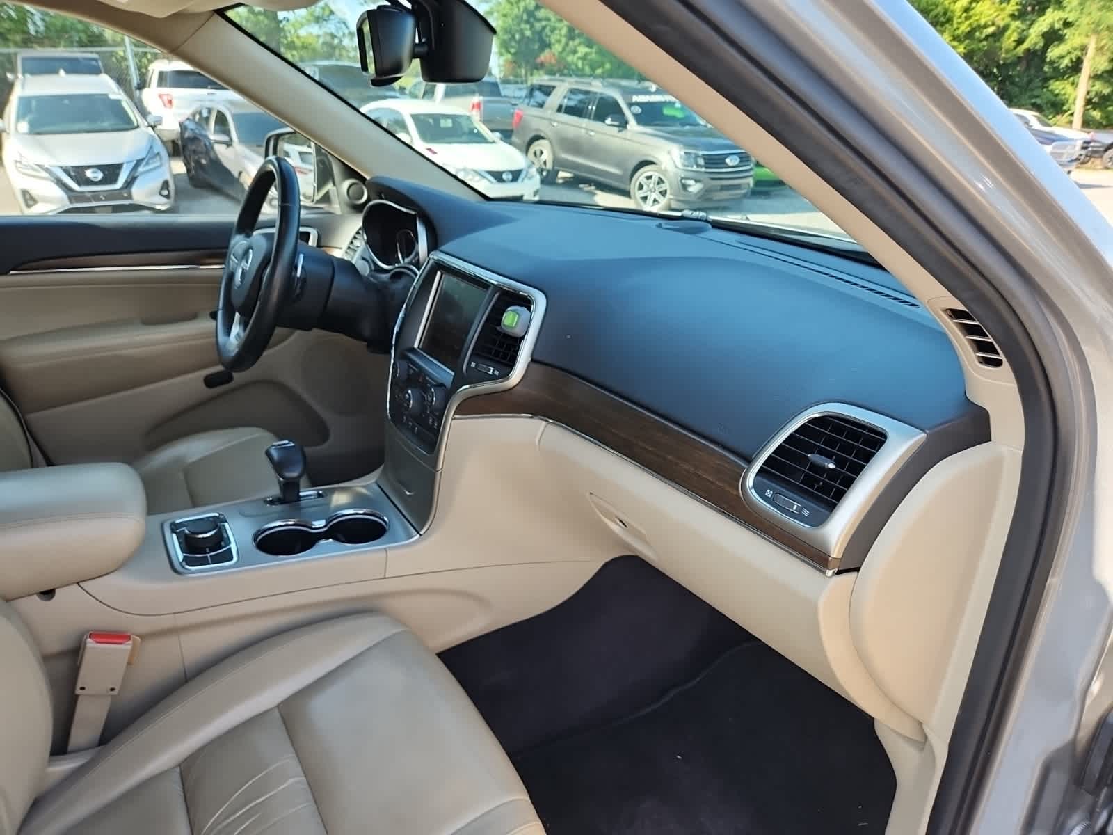 Thumbnail: 2015 Jeep Grand Cherokee - 17