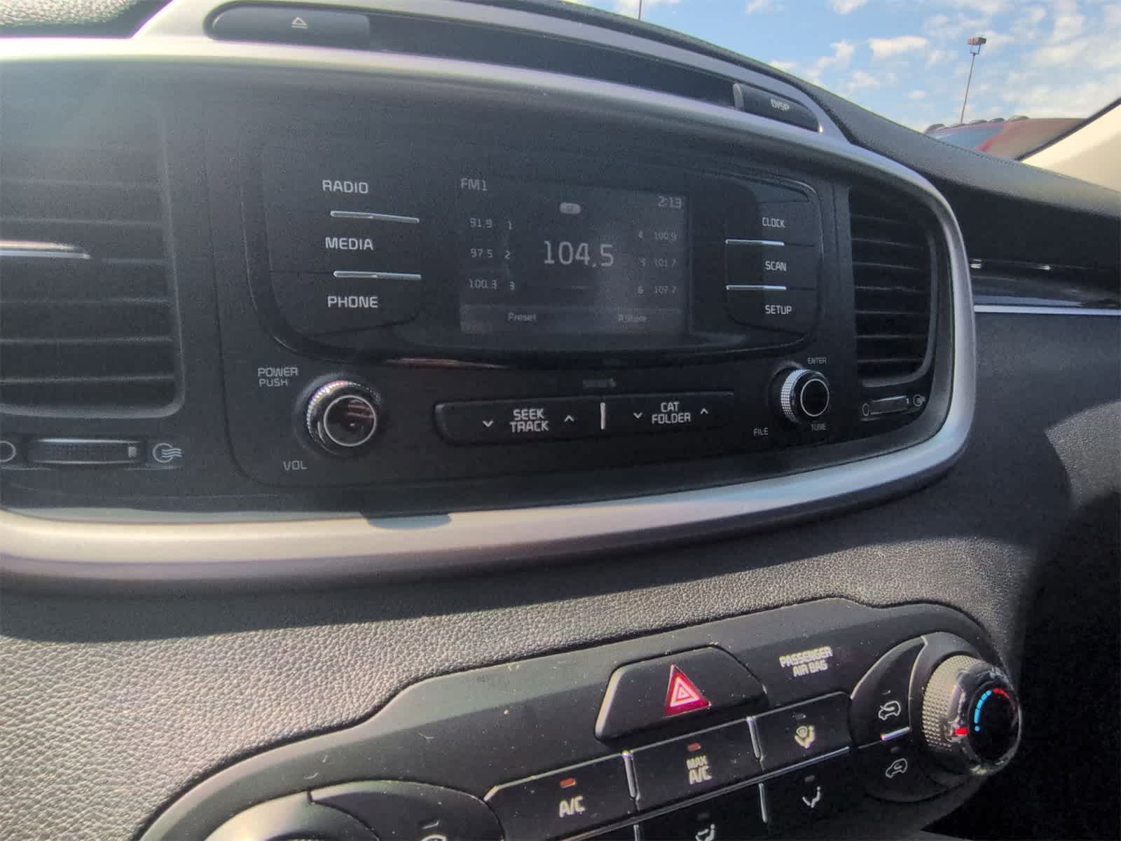 Thumbnail: 2017 Kia Sorento - 27