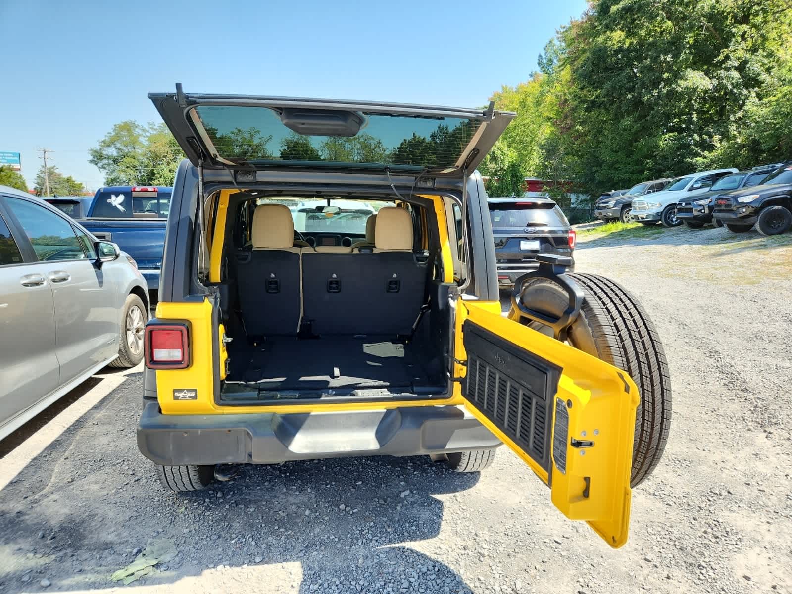 Thumbnail: 2020 Jeep Wrangler - 26