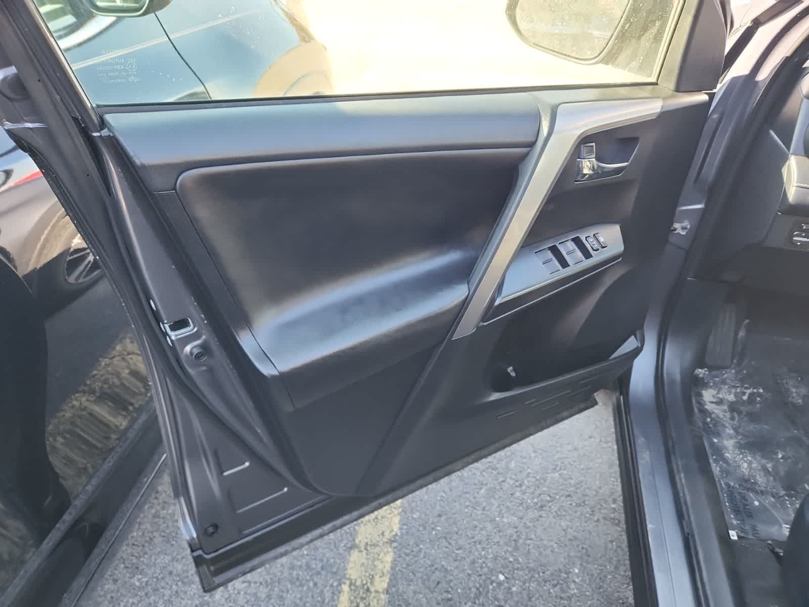 Thumbnail: 2017 Toyota RAV4 - 15