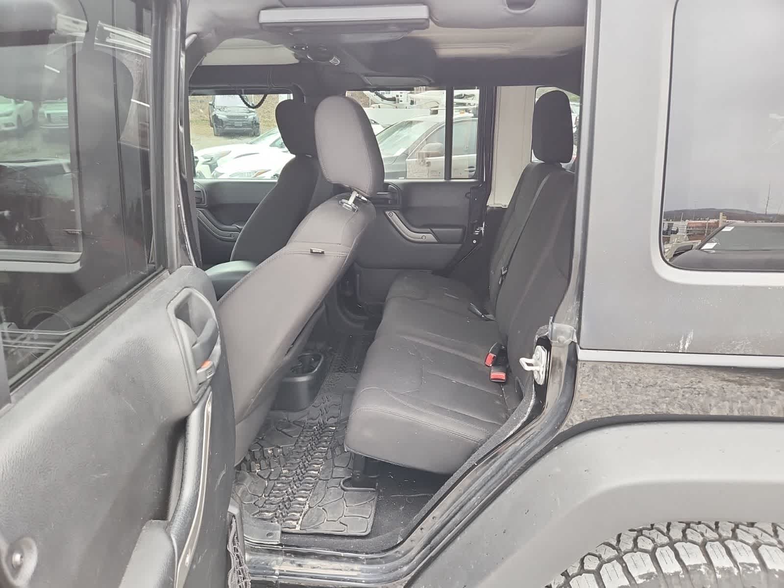 Thumbnail: 2015 Jeep Wrangler - 28