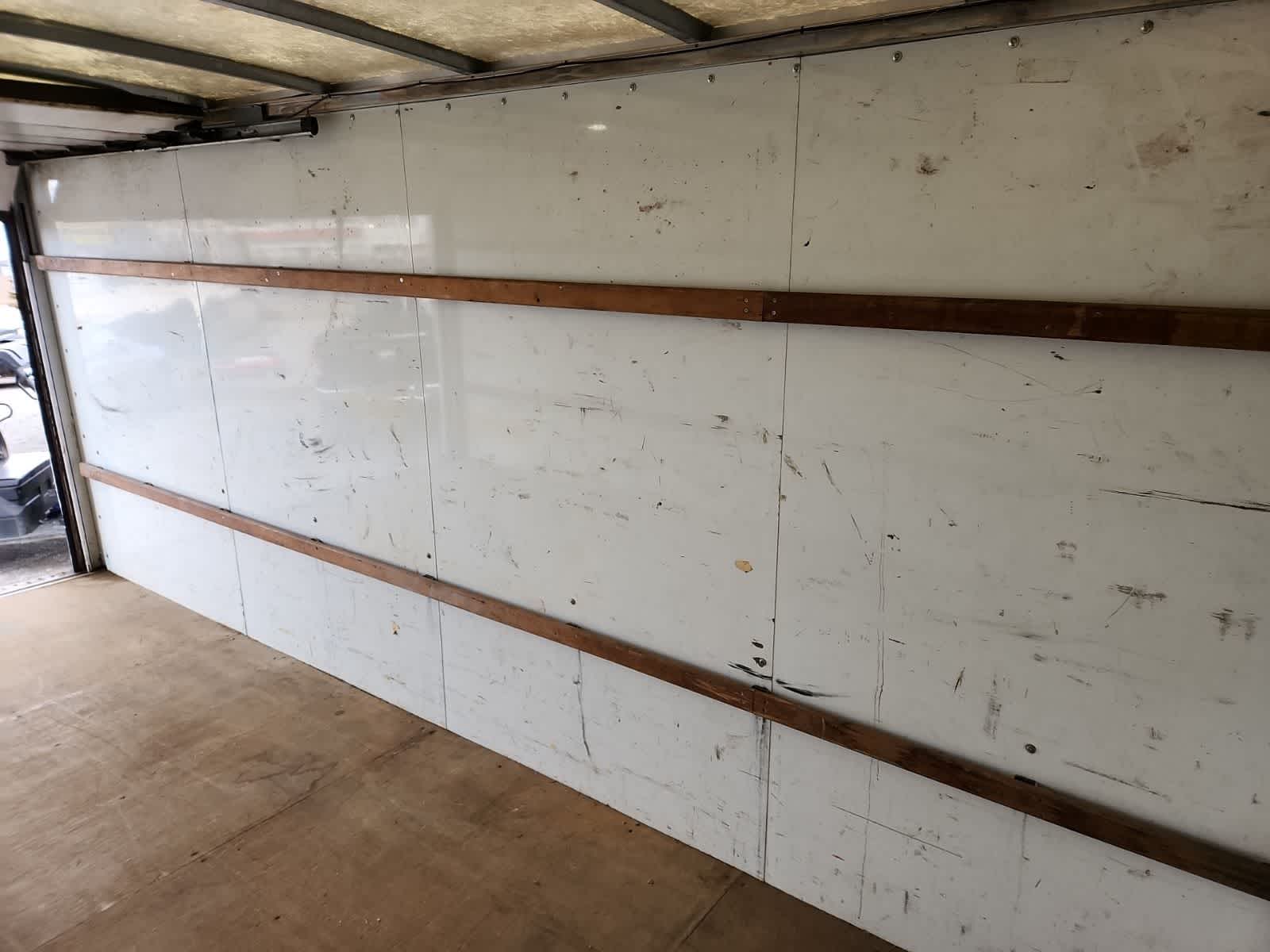 Thumbnail: 2016 GMC Savana - 24