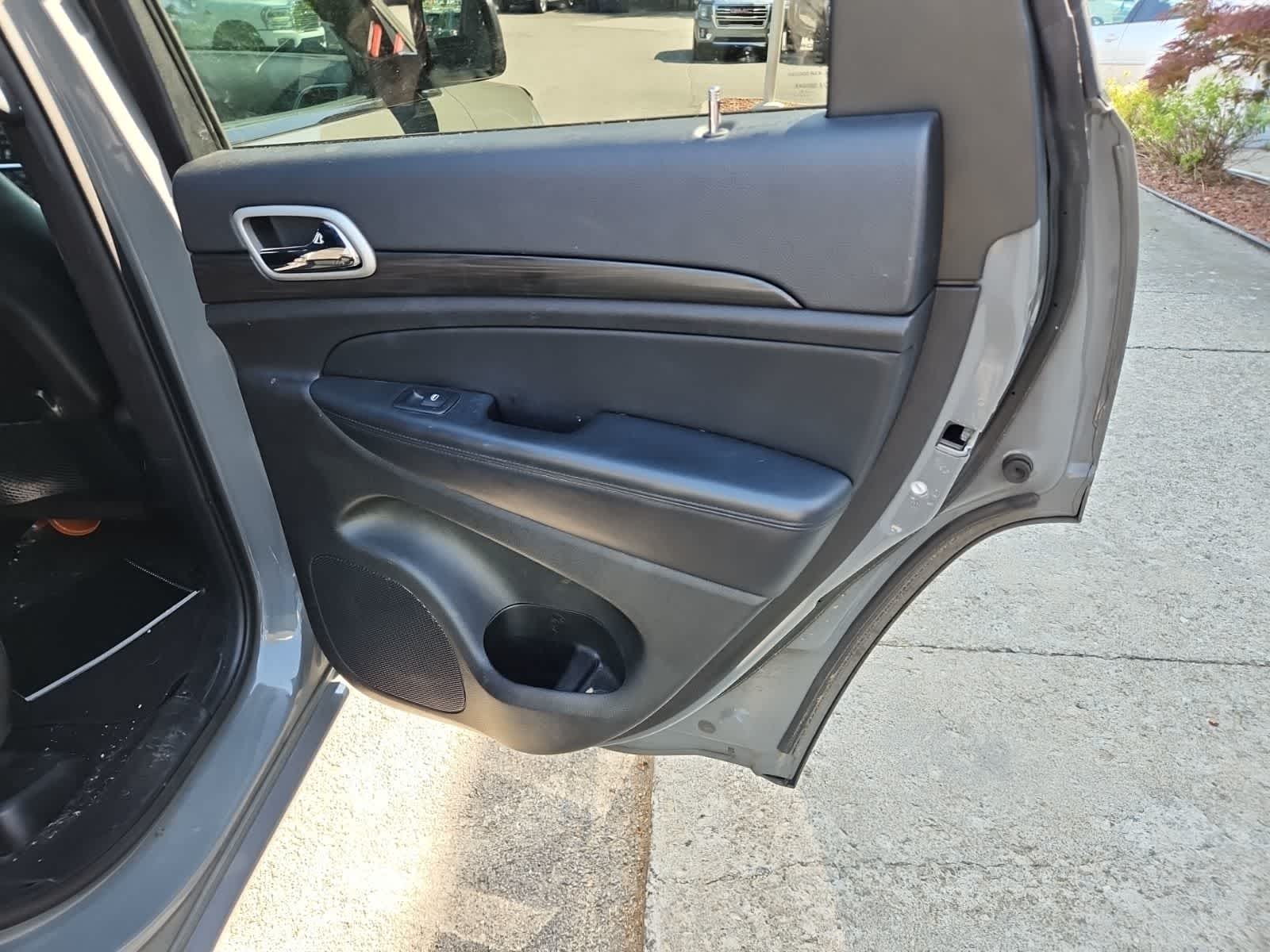 Thumbnail: 2021 Jeep Grand Cherokee - 24