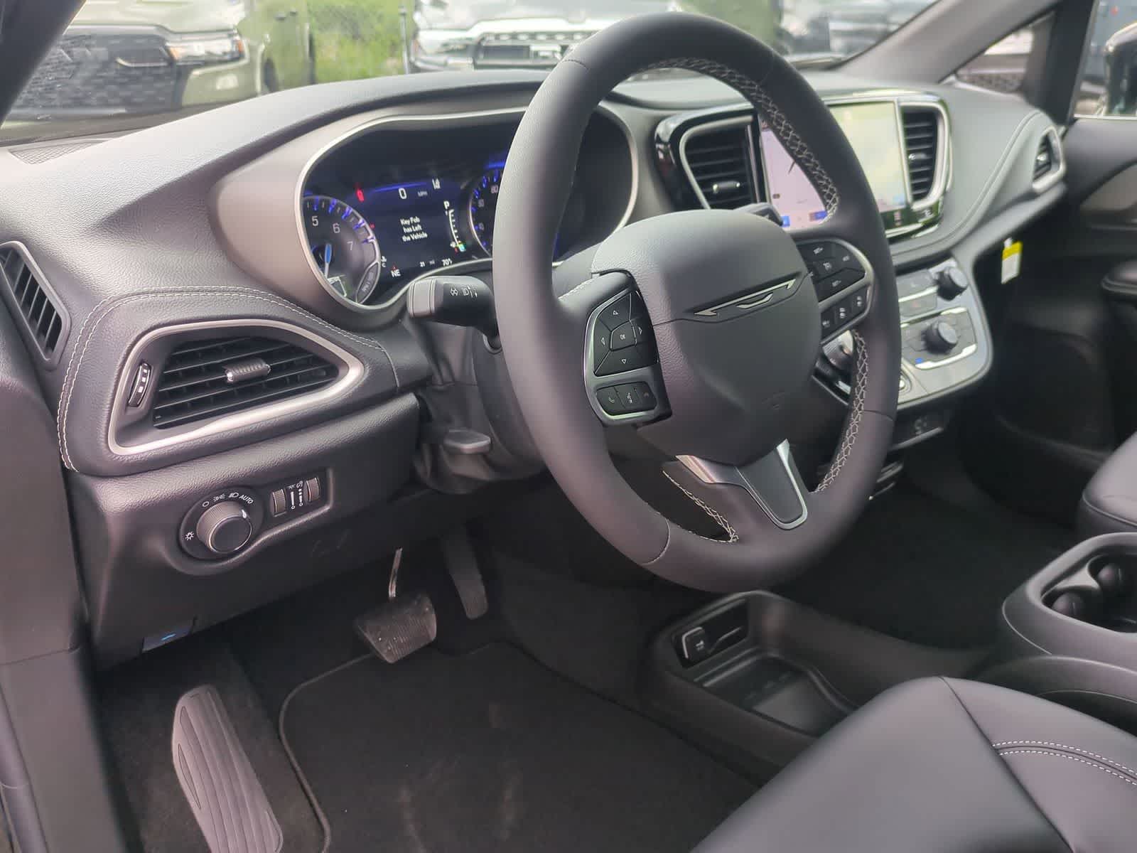 Thumbnail: 2027 Chrysler Pacifica - 10