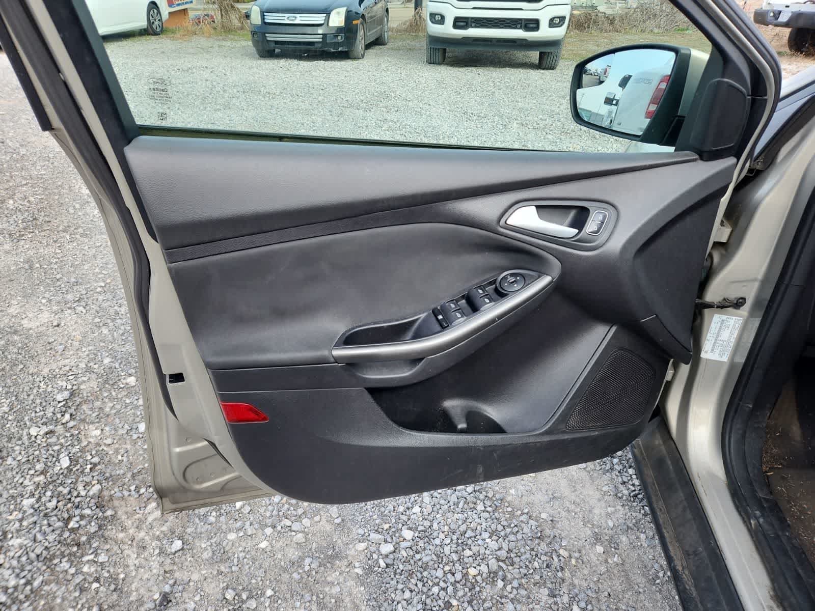 Thumbnail: 2015 Ford Focus - 16