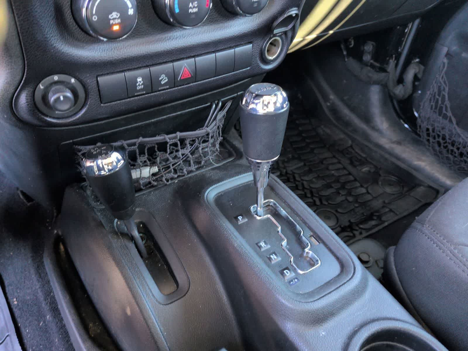 Thumbnail: 2015 Jeep Wrangler - 19