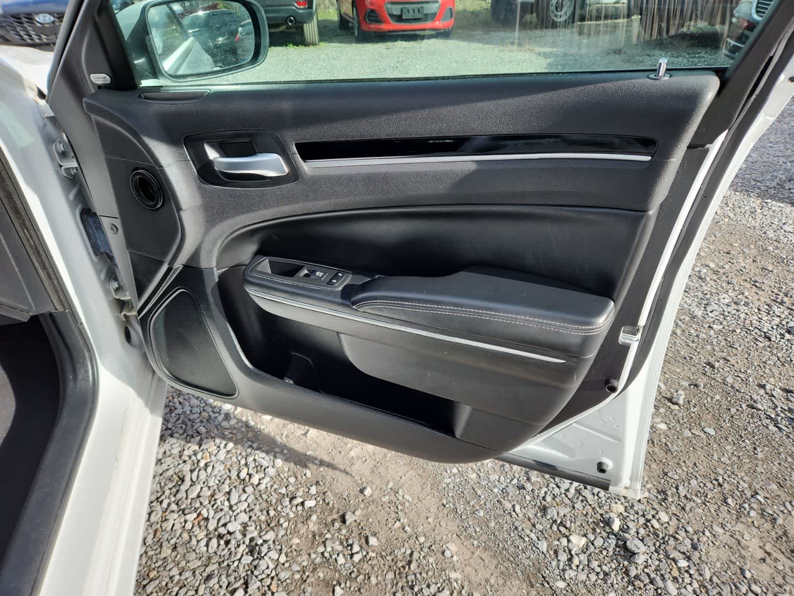 Thumbnail: 2019 Chrysler 300 - 22