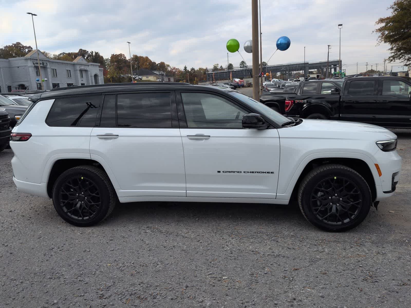 Thumbnail: 2025 Jeep Grand Cherokee L - 9