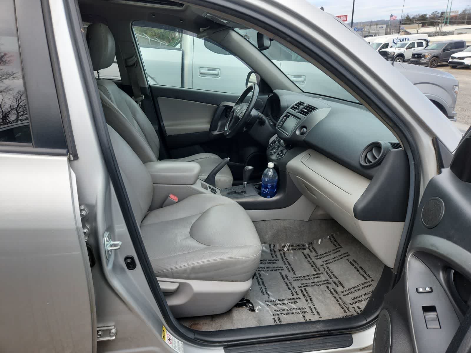 Thumbnail: 2011 Toyota RAV4 - 17