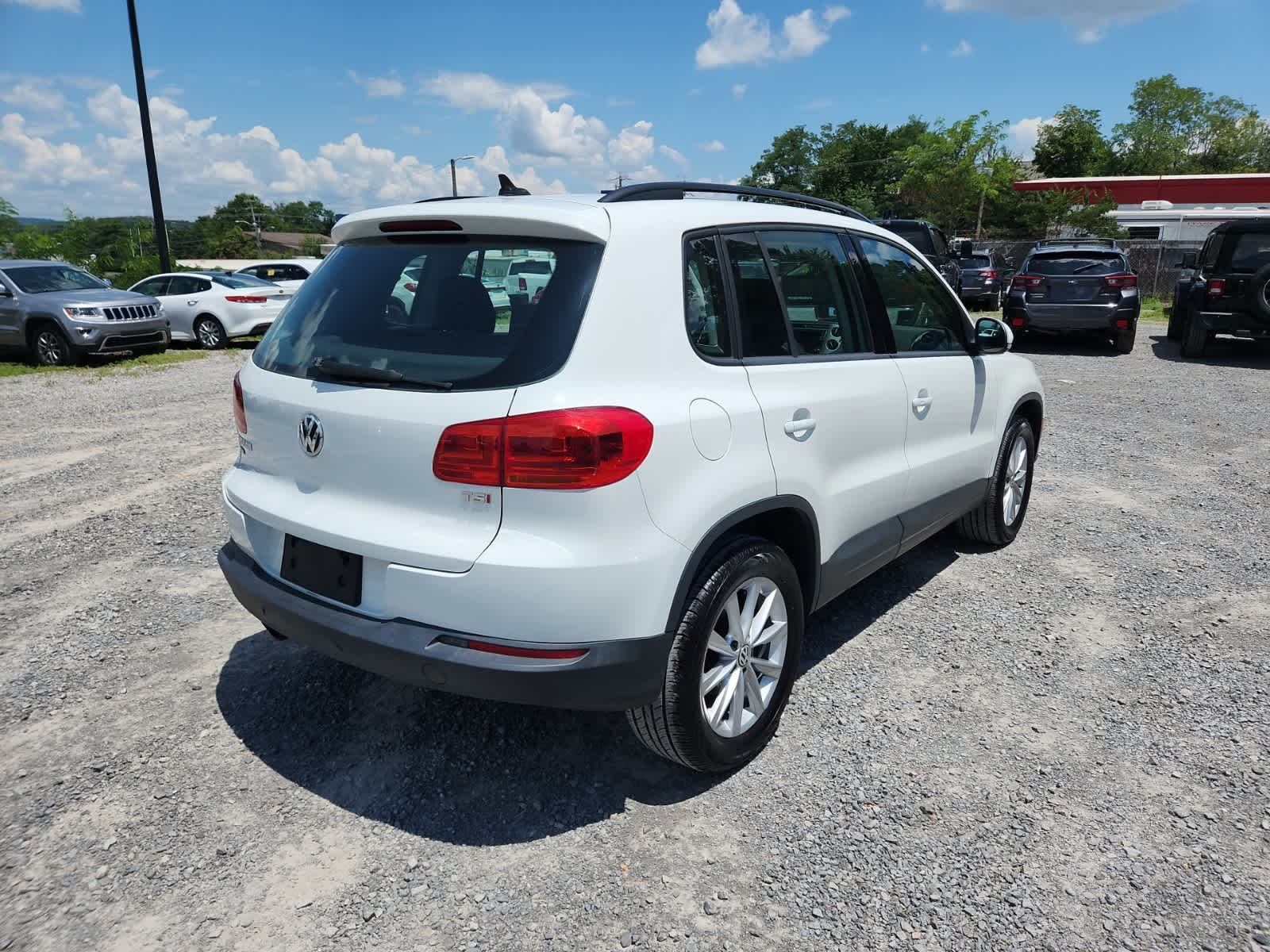 Thumbnail: 2017 Volkswagen Tiguan - 5