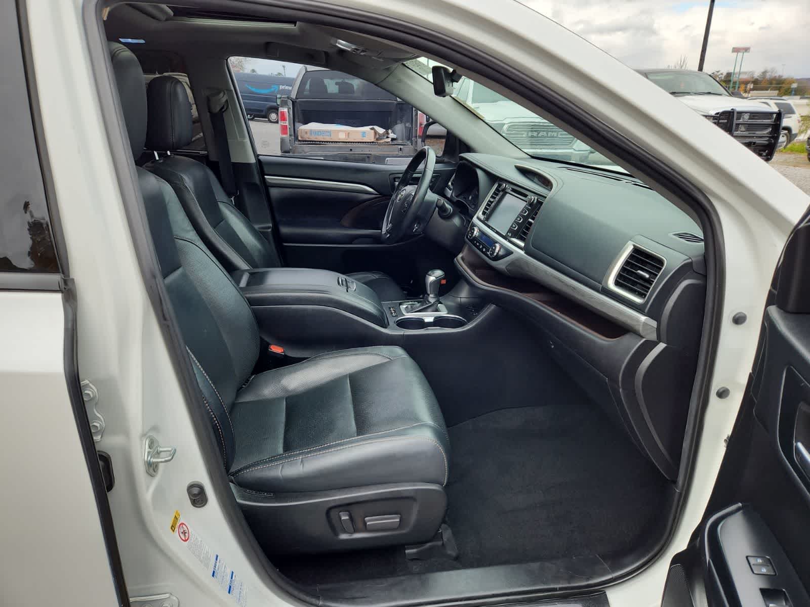 Thumbnail: 2019 Toyota Highlander - 21