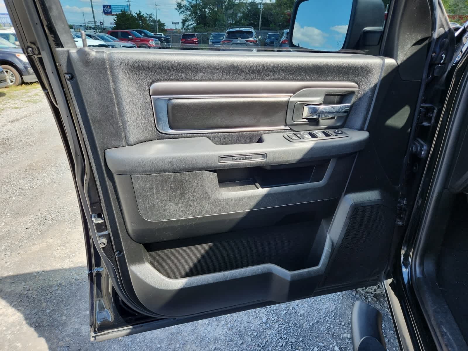 Thumbnail: 2021 RAM 1500 Classic - 17