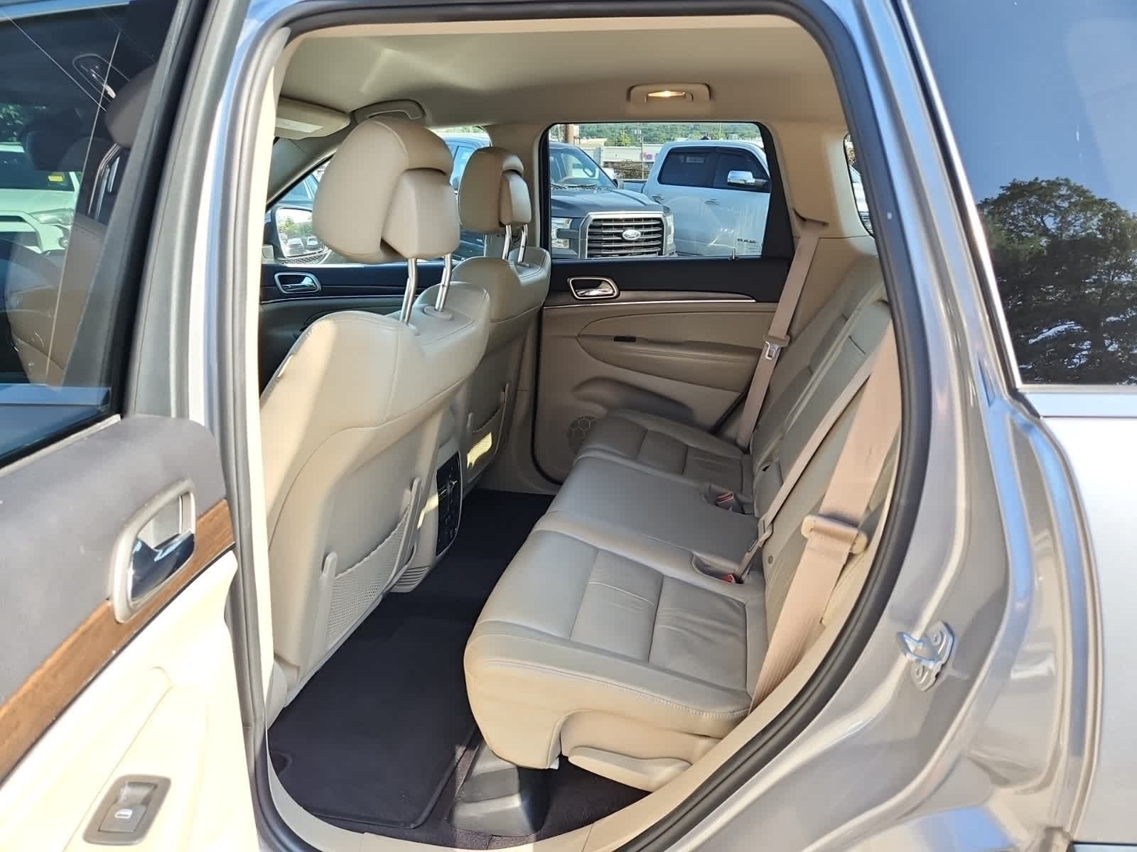 Thumbnail: 2015 Jeep Grand Cherokee - 26
