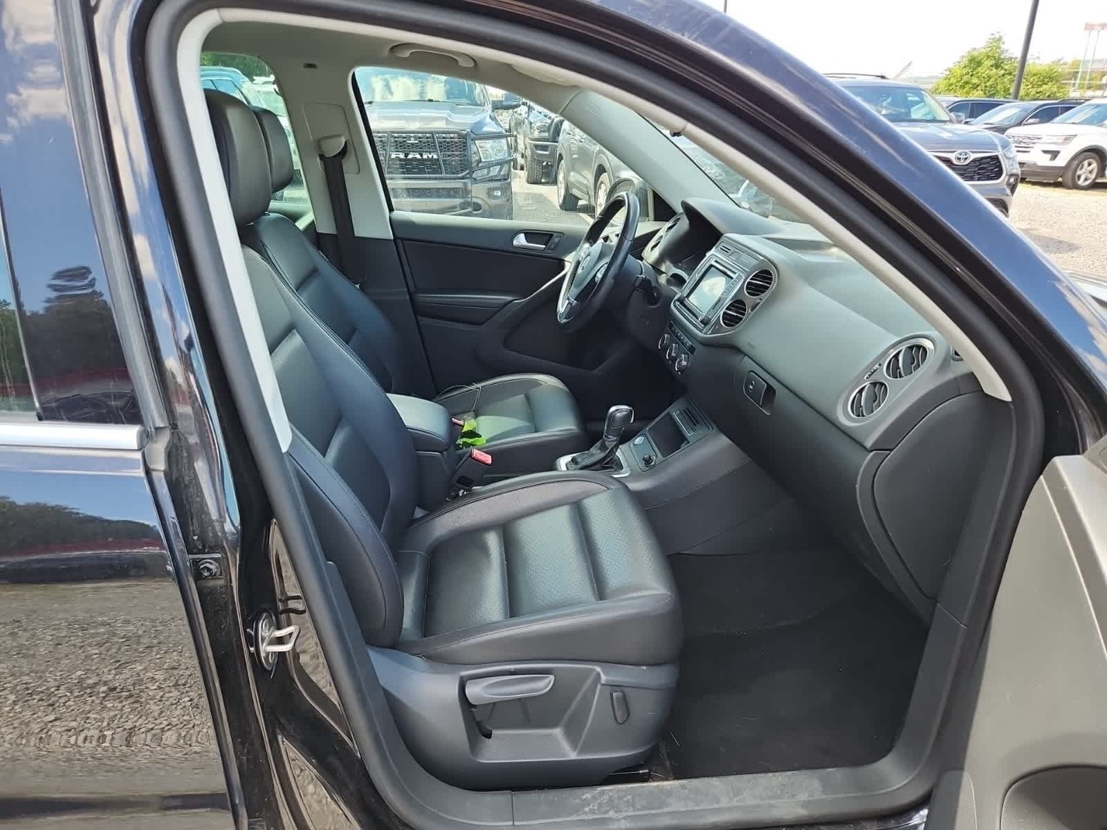 Thumbnail: 2016 Volkswagen Tiguan - 21