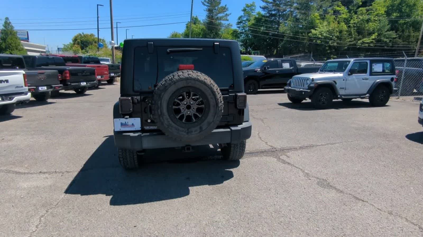Thumbnail: 2017 Jeep Wrangler - 7