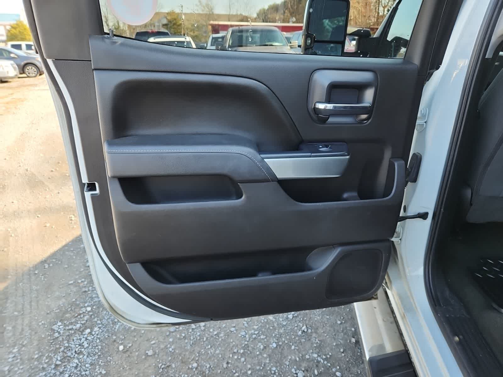 Thumbnail: 2017 Chevrolet Silverado 2500 - 26