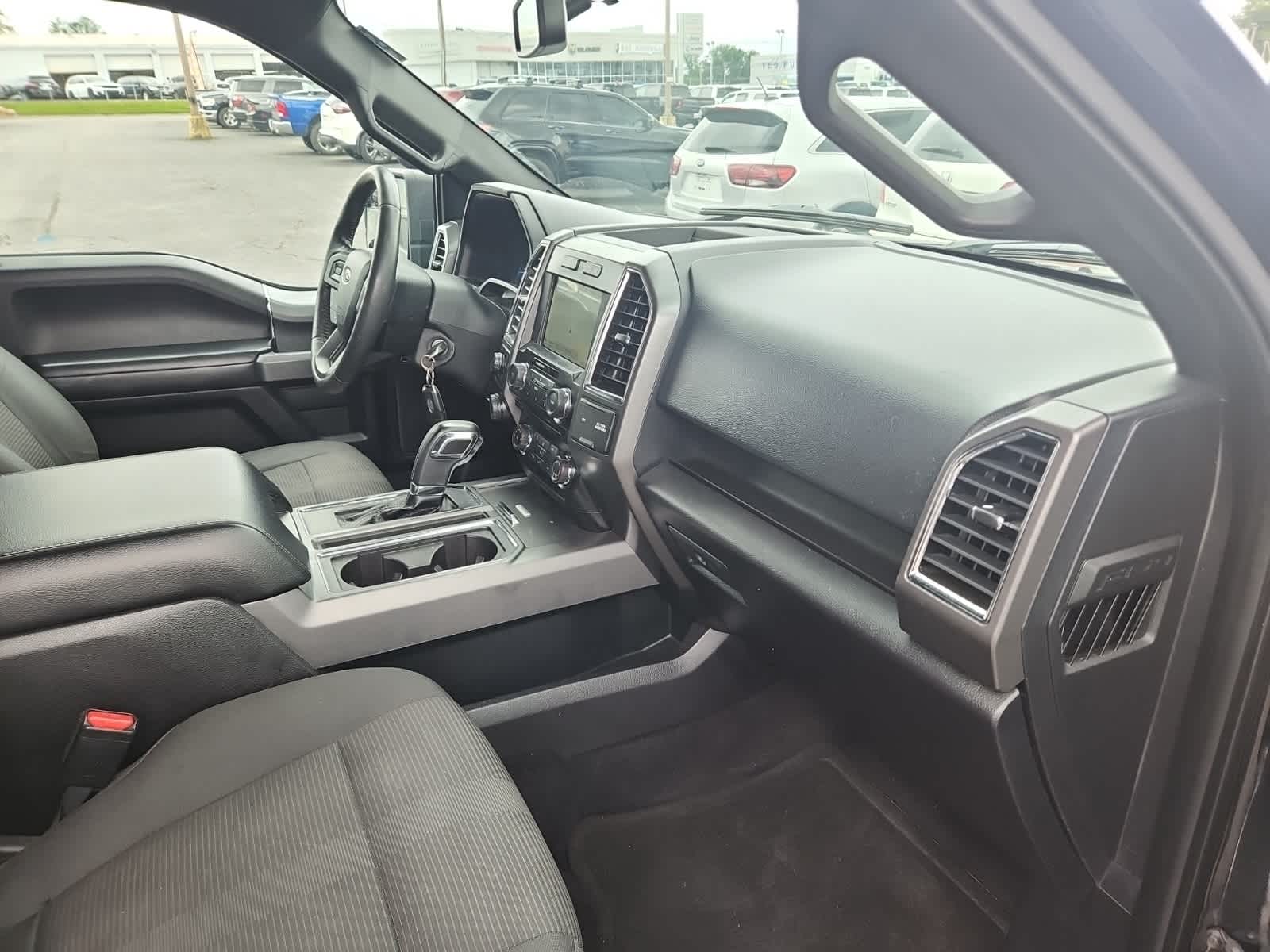 2017 Ford F-150 XLT 17