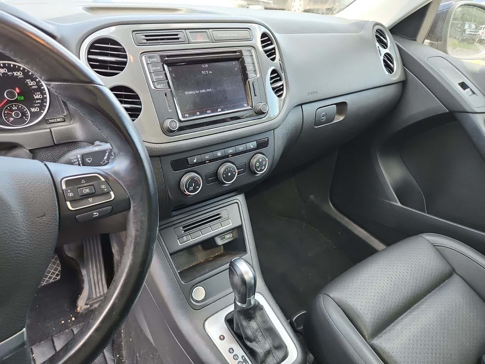 Thumbnail: 2016 Volkswagen Tiguan - 10