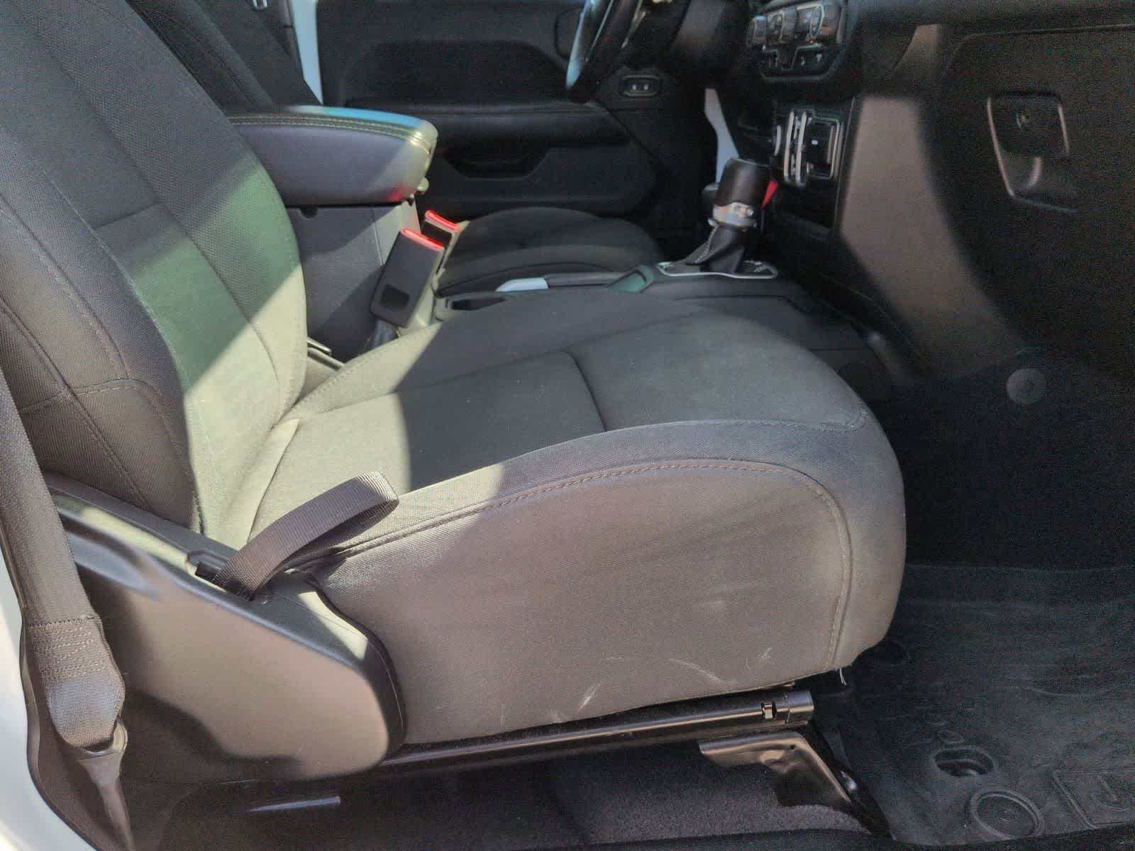 Thumbnail: 2018 Jeep Wrangler - 21