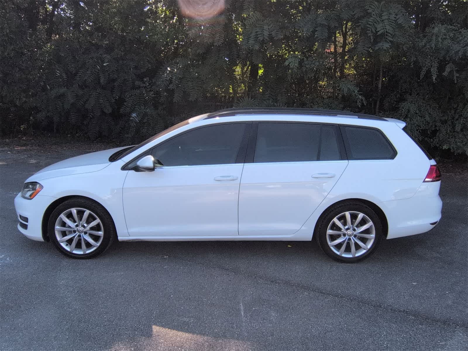 Thumbnail: 2016 Volkswagen e-Golf - 5