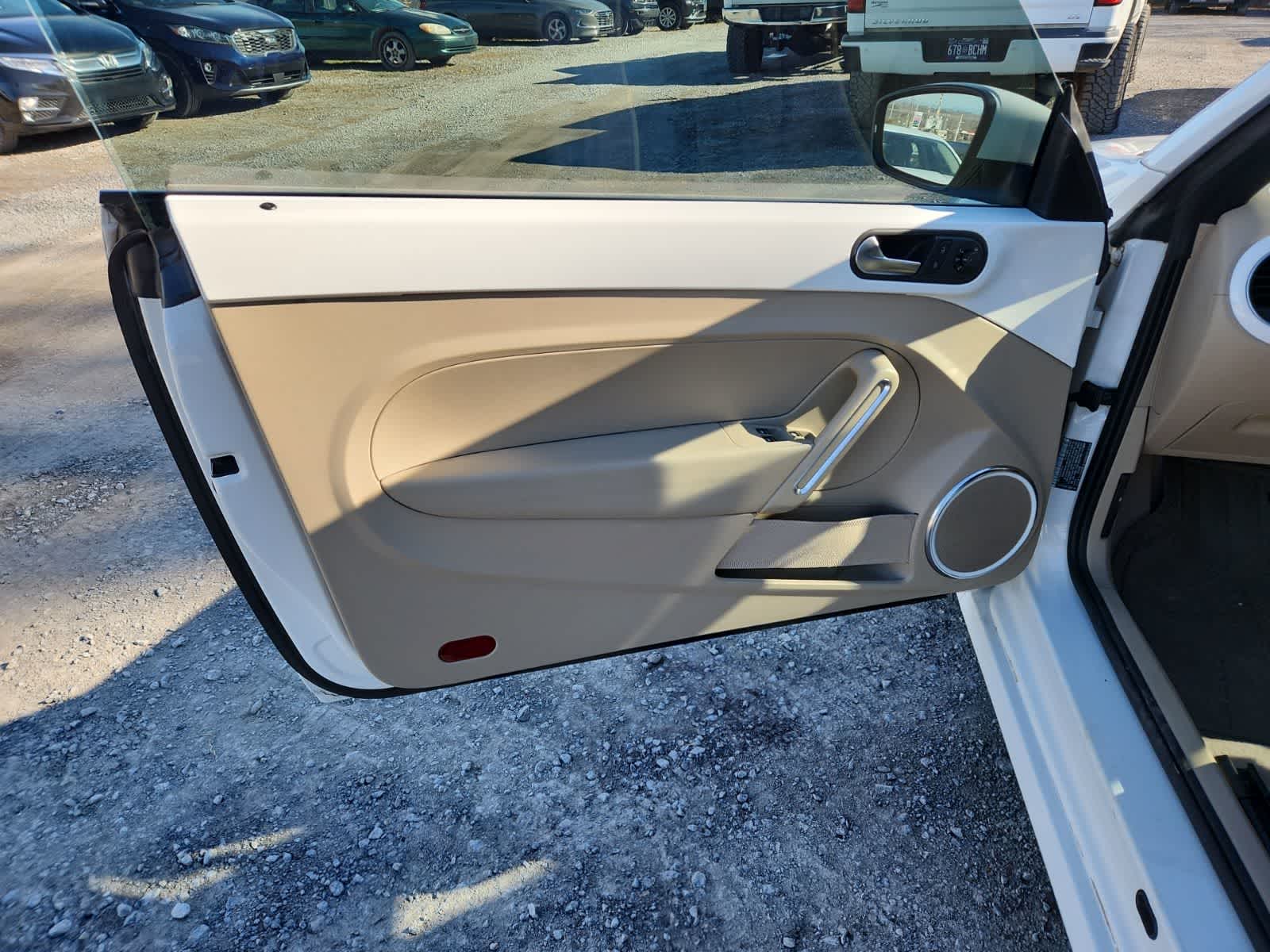 Thumbnail: 2013 Volkswagen Beetle - 16