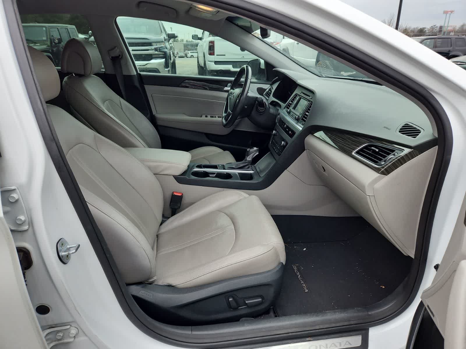 Thumbnail: 2015 Hyundai Sonata - 21