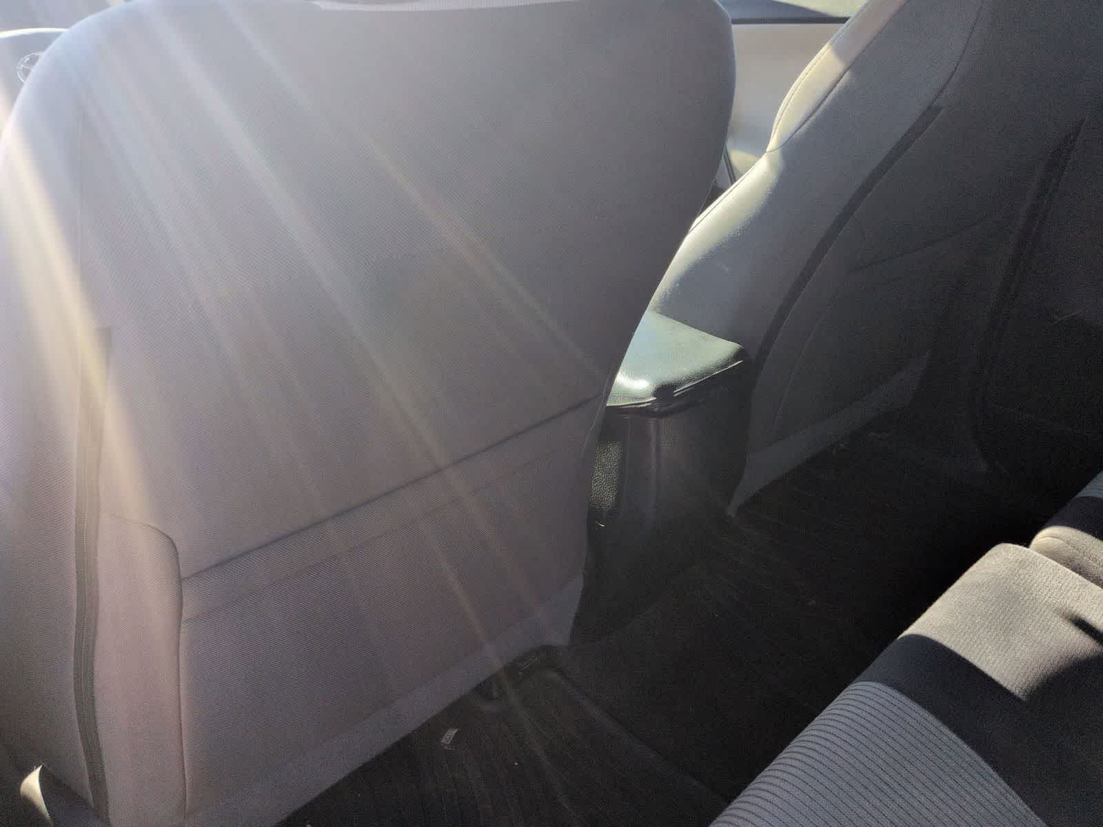 Thumbnail: 2015 Toyota RAV4 - 16