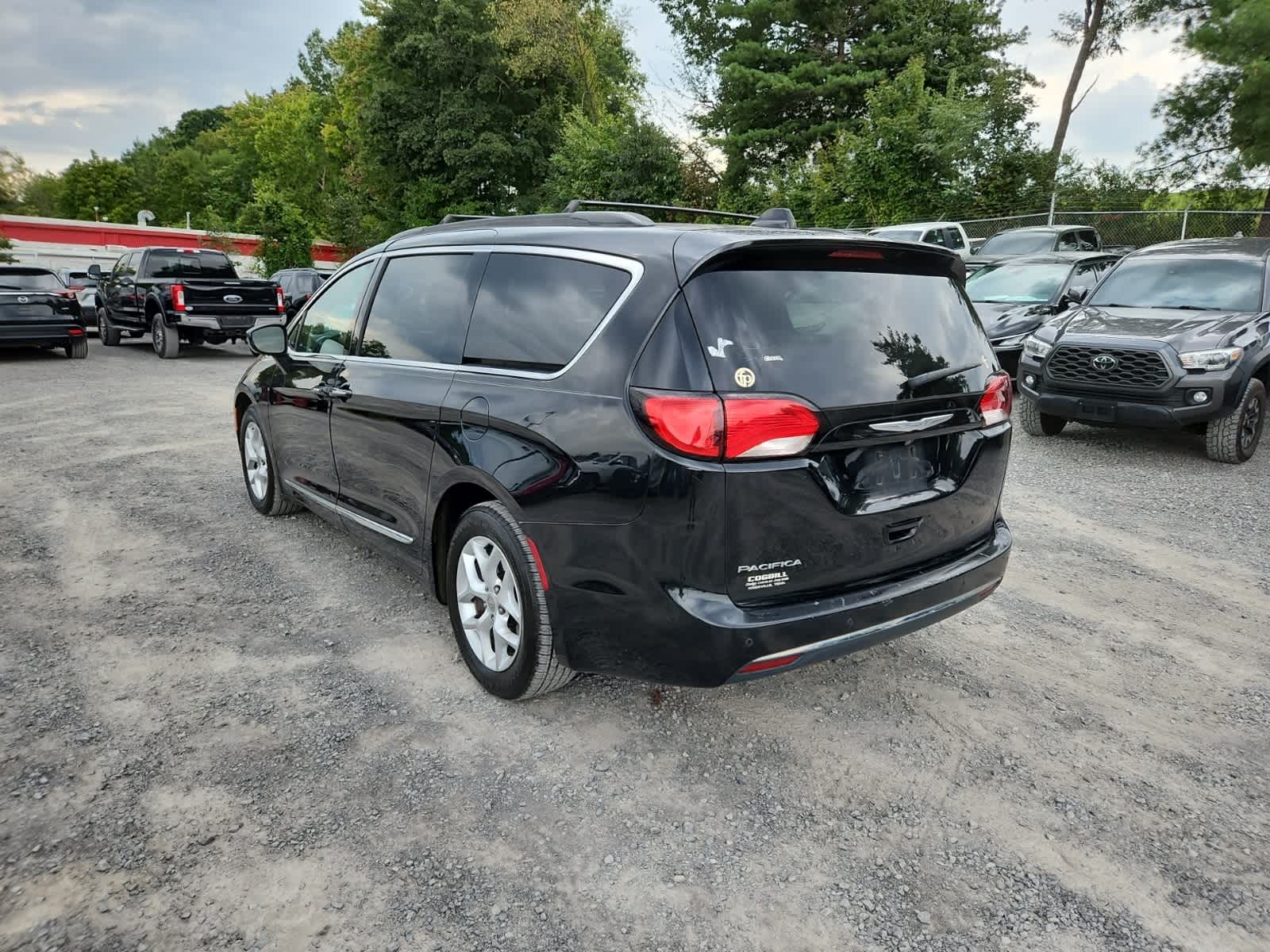 Thumbnail: 2017 Chrysler Pacifica - 3