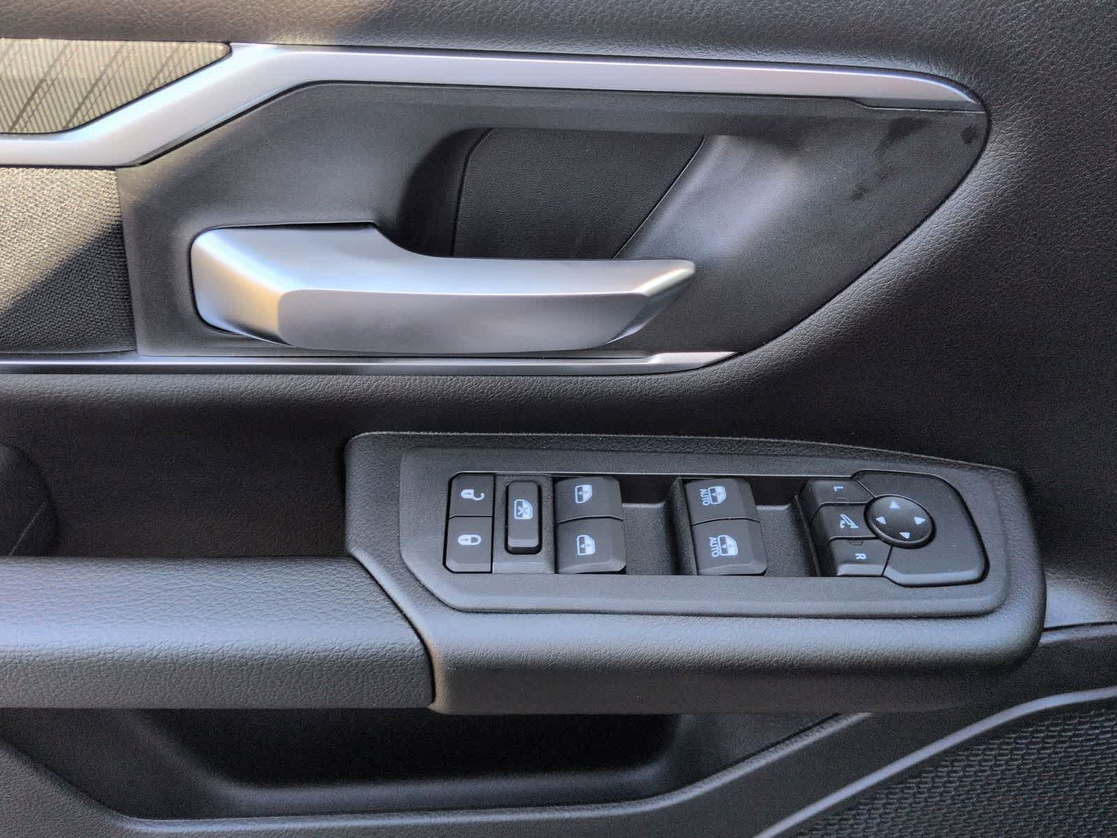 Thumbnail: 2026 RAM 1500 - 17