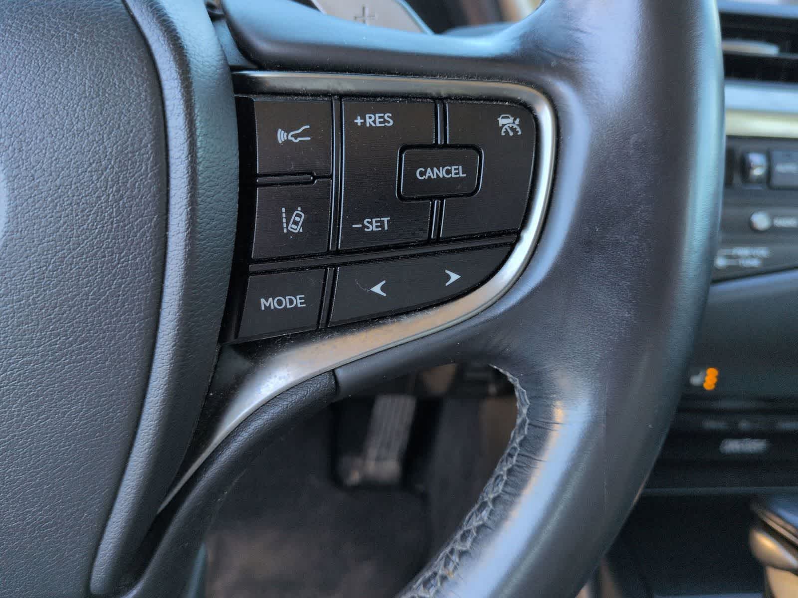 Thumbnail: 2019 Lexus ES - 22