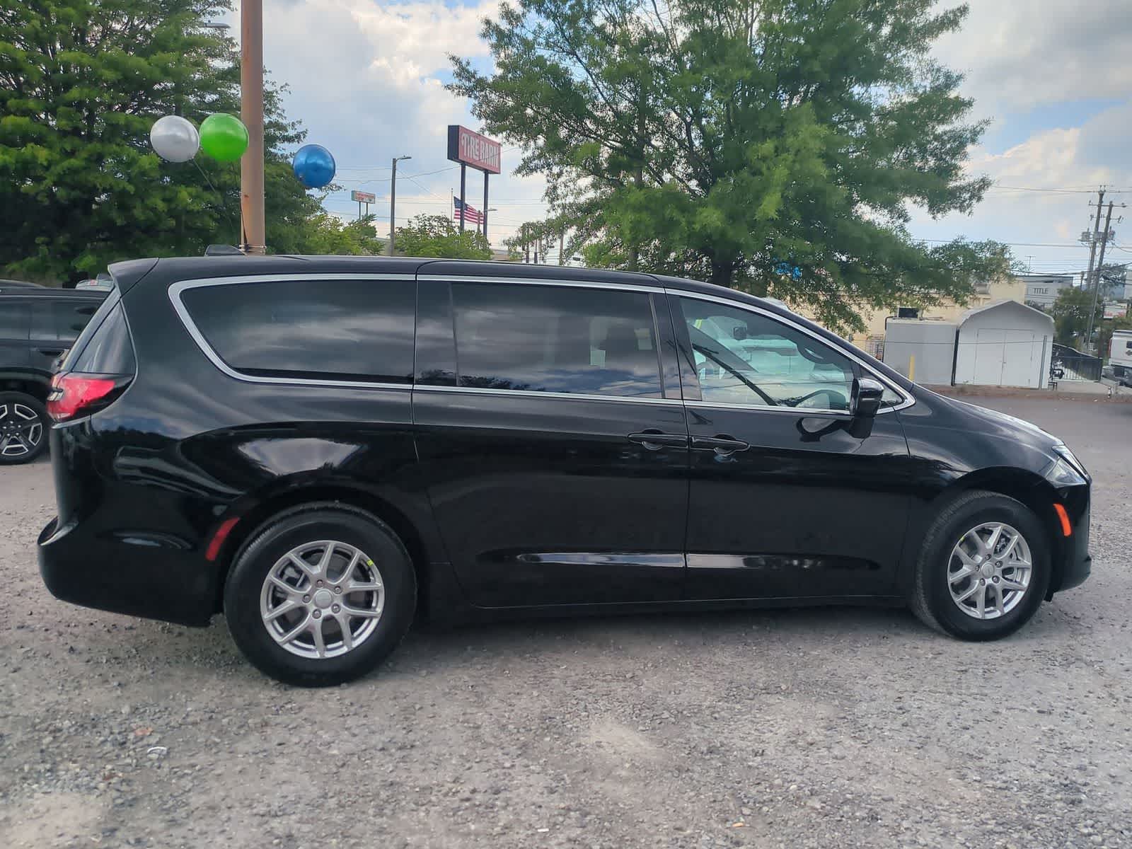Thumbnail: 2027 Chrysler Pacifica - 9