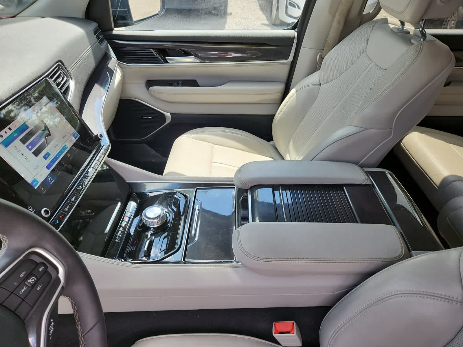 Thumbnail: 2024 Jeep Wagoneer - 11