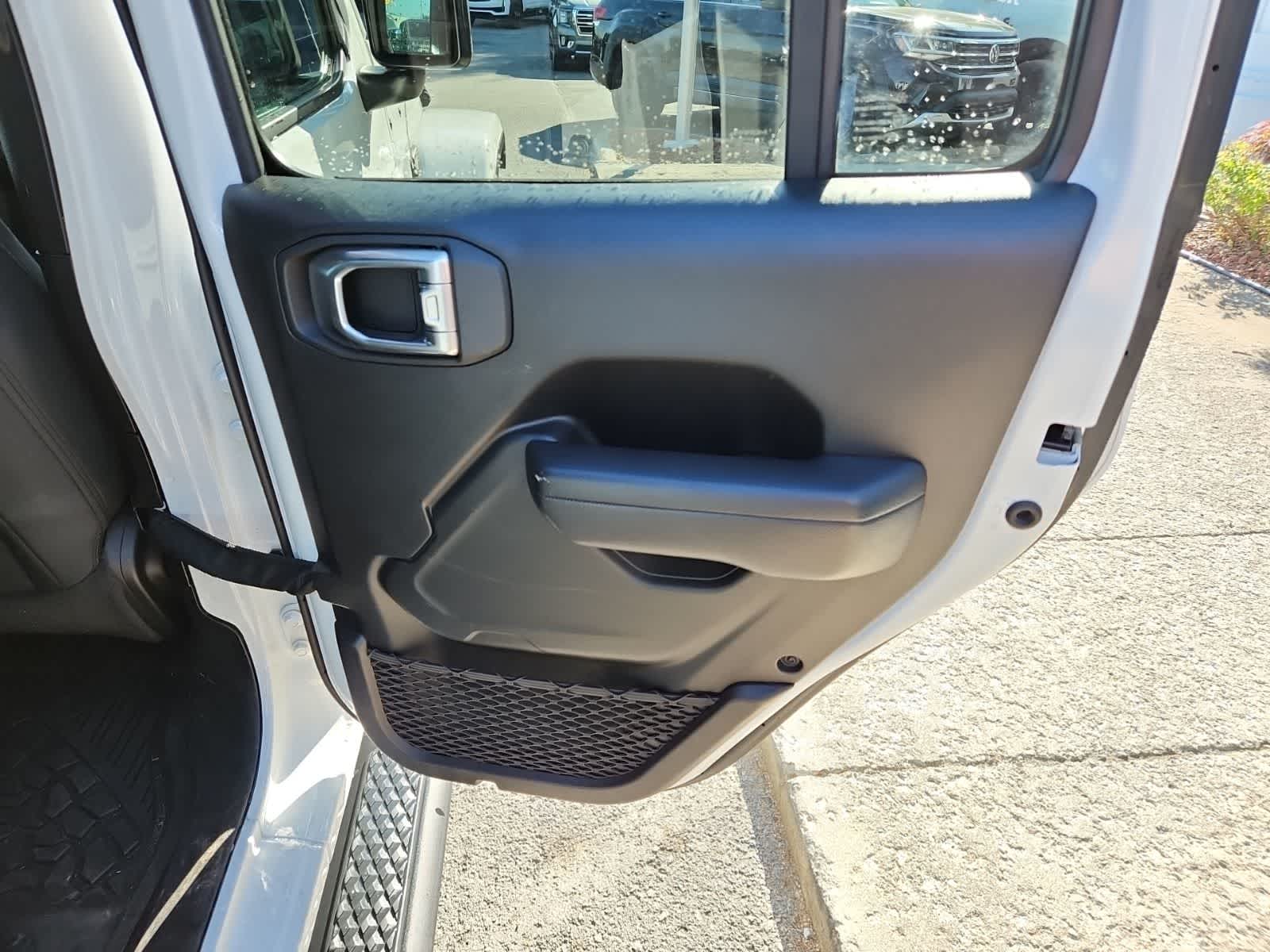 Thumbnail: 2023 Jeep Gladiator - 24