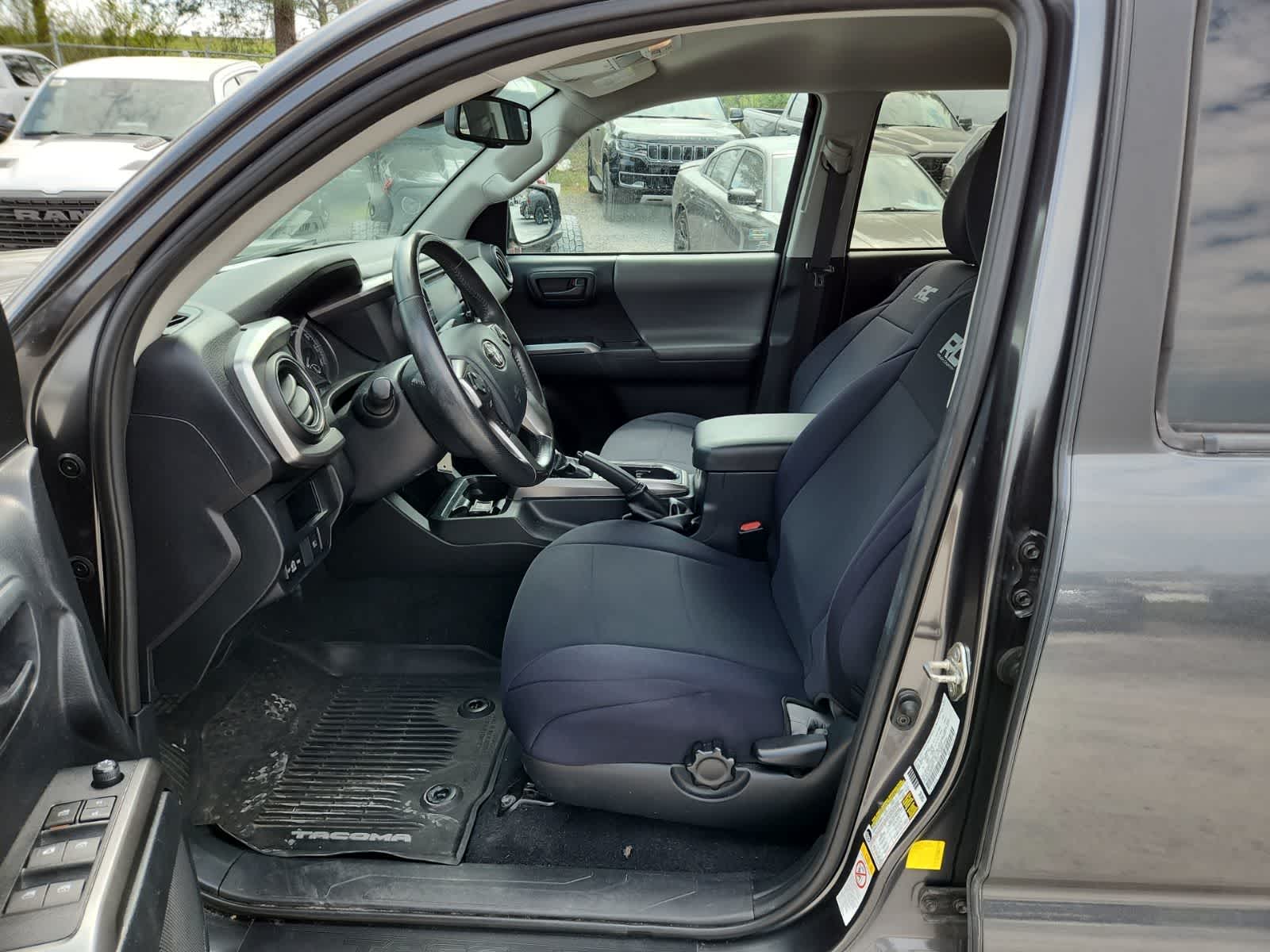 Thumbnail: 2019 Toyota Tacoma - 16