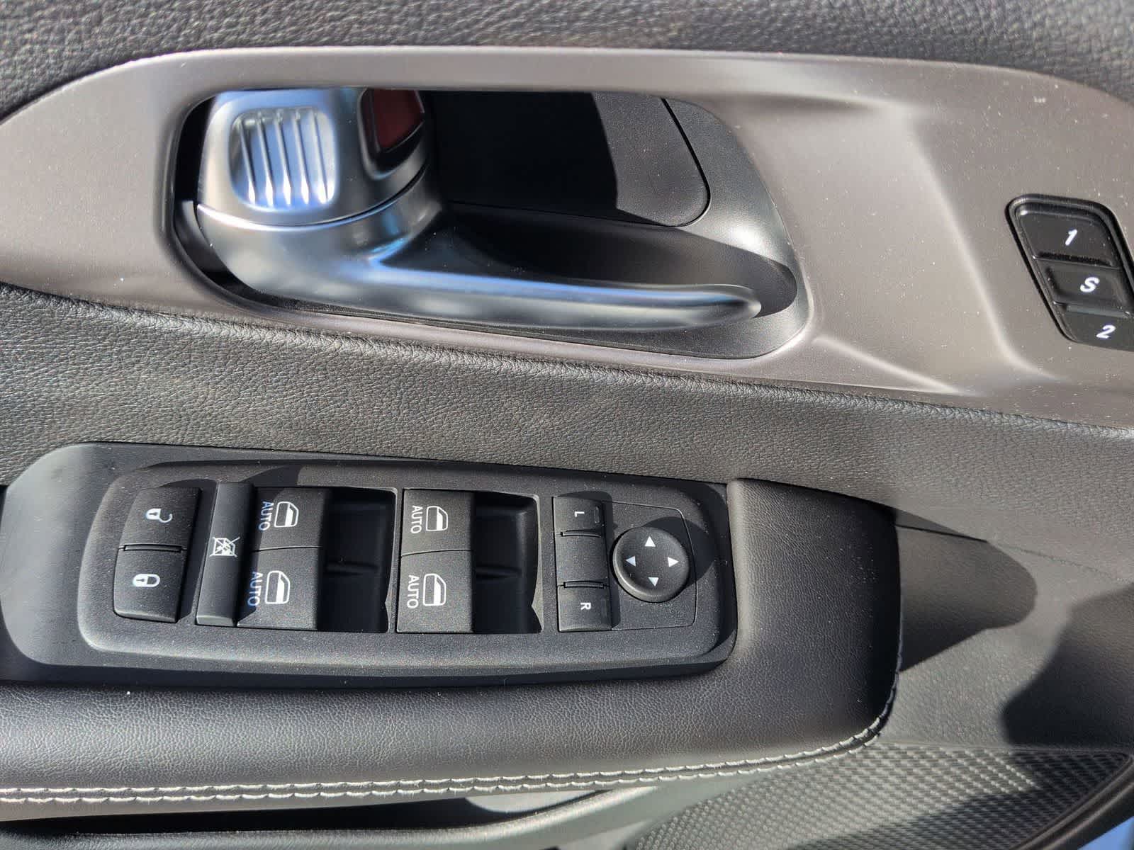 Thumbnail: 2026 Chrysler Pacifica - 9