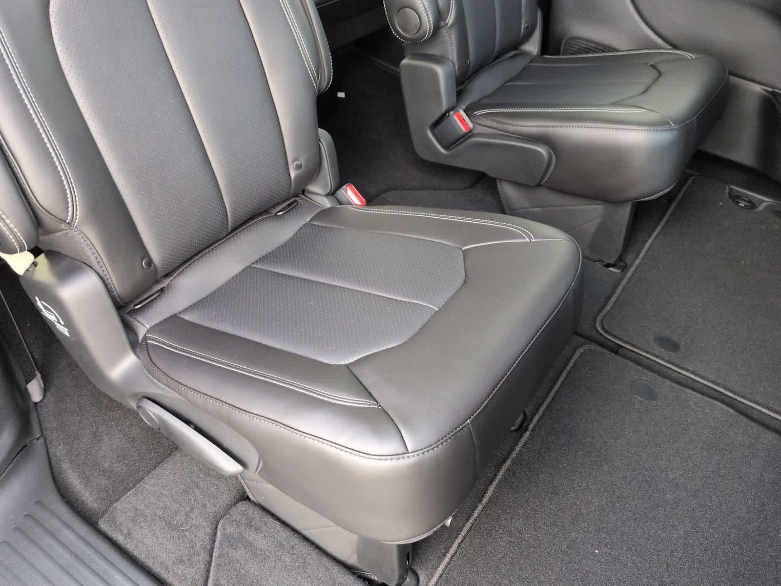 Thumbnail: 2026 Chrysler Pacifica - 10