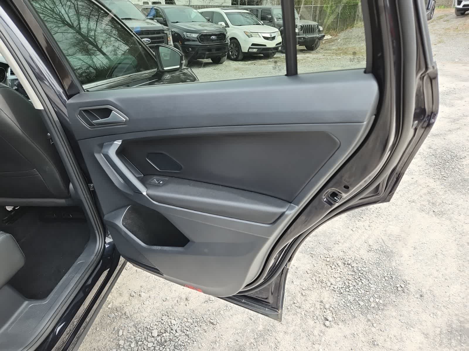 Thumbnail: 2020 Volkswagen Tiguan - 23